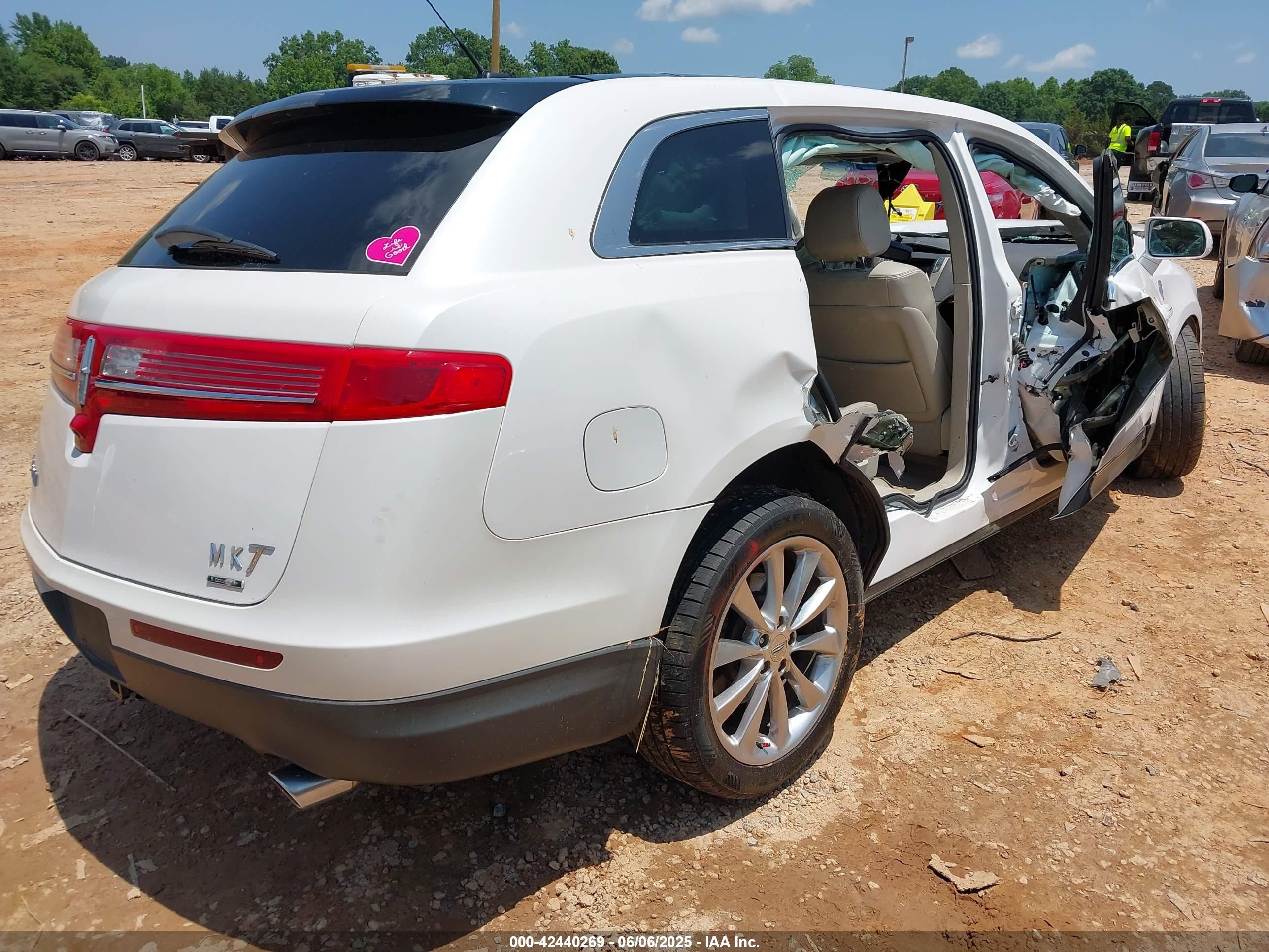 2012 Lincoln Mkt   White vin: 2LMHJ5AT6CBL52895