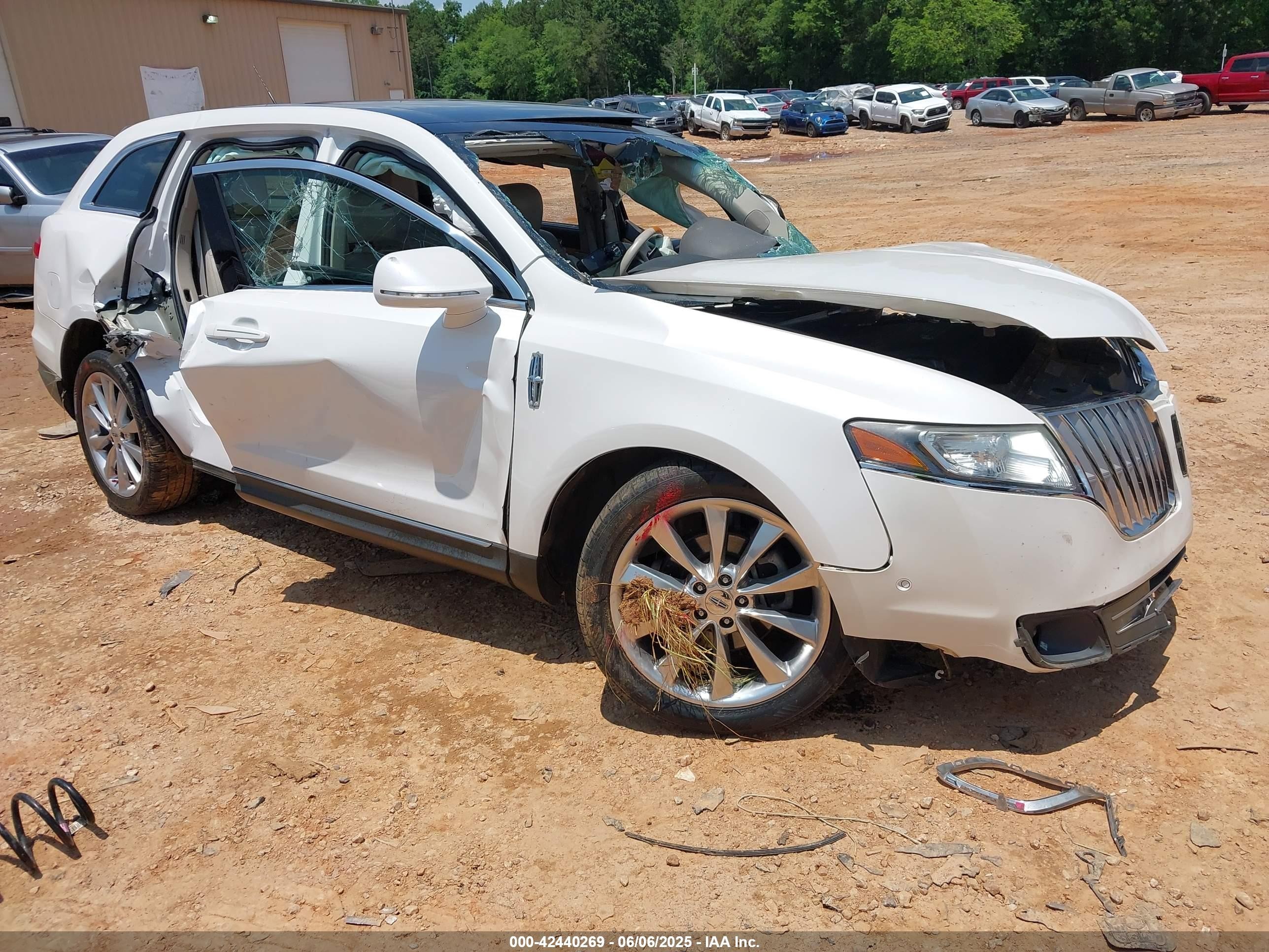 2012 Lincoln Mkt   White vin: 2LMHJ5AT6CBL52895