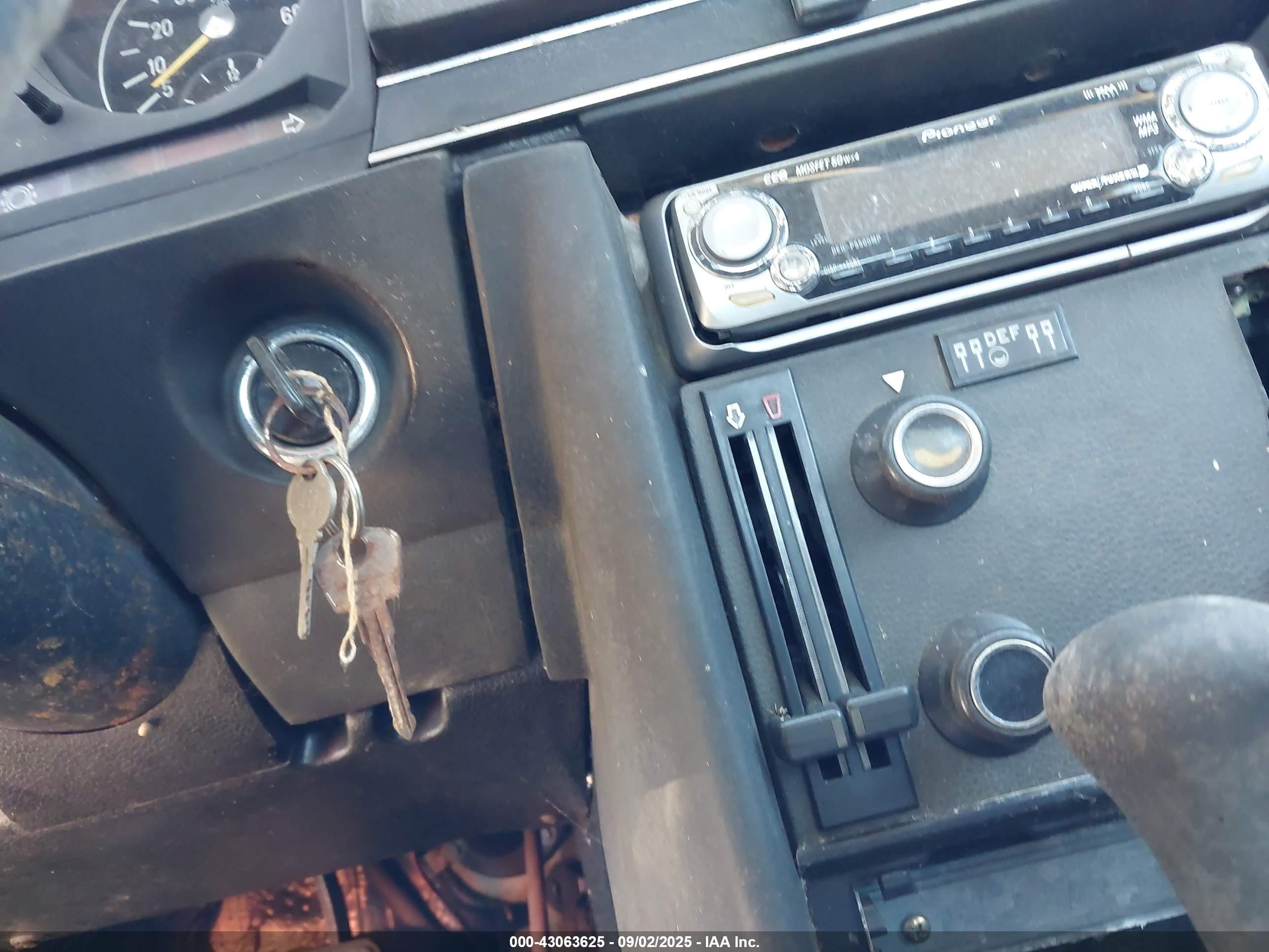 1972 Mercedes 280se   Желтый vin: 10704212002756   