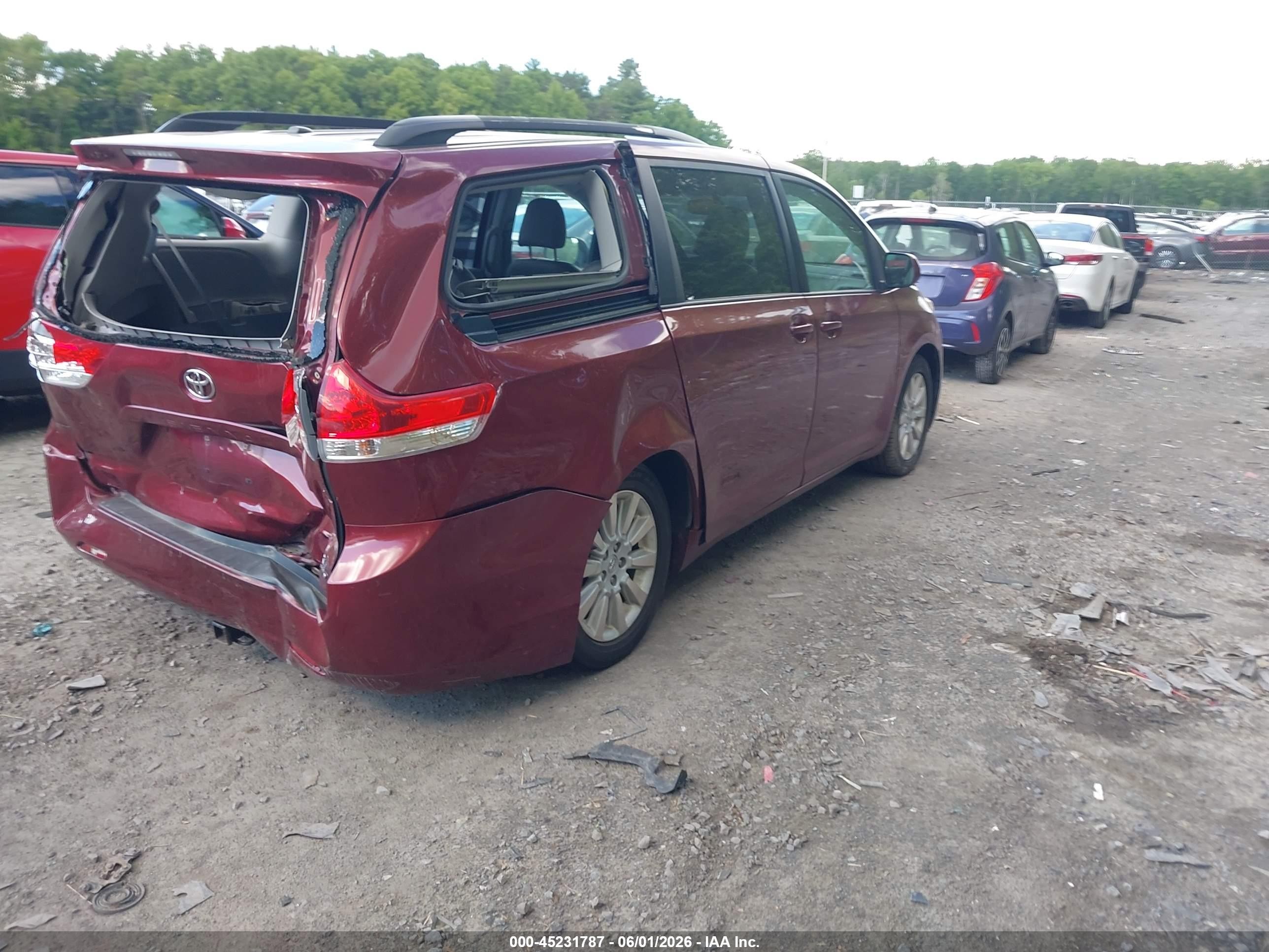 2013 Toyota Sienna Xle/limited Burgundy vin: 5TDDK3DC6DS054665