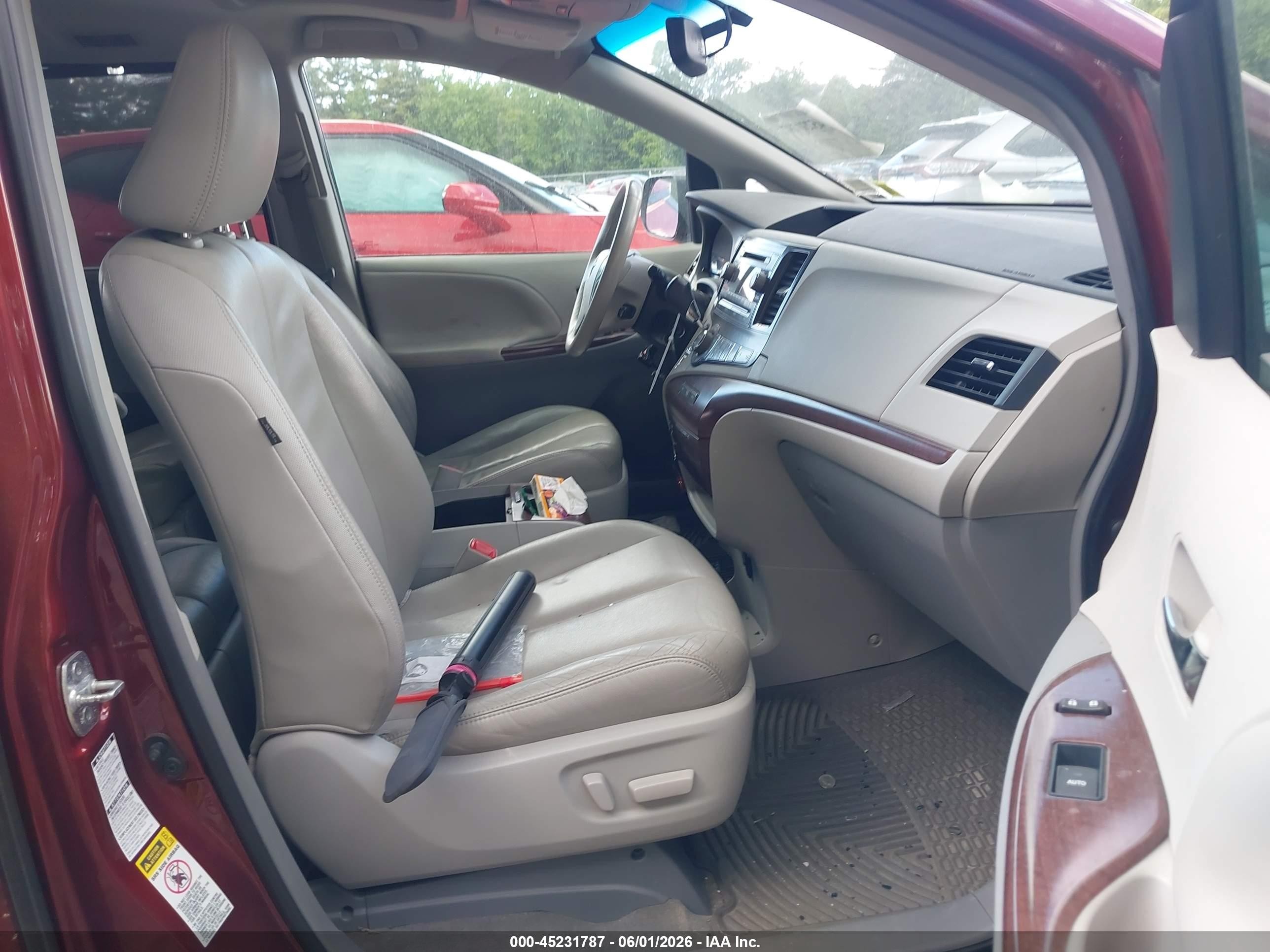 2013 Toyota Sienna Xle/limited Burgundy vin: 5TDDK3DC6DS054665