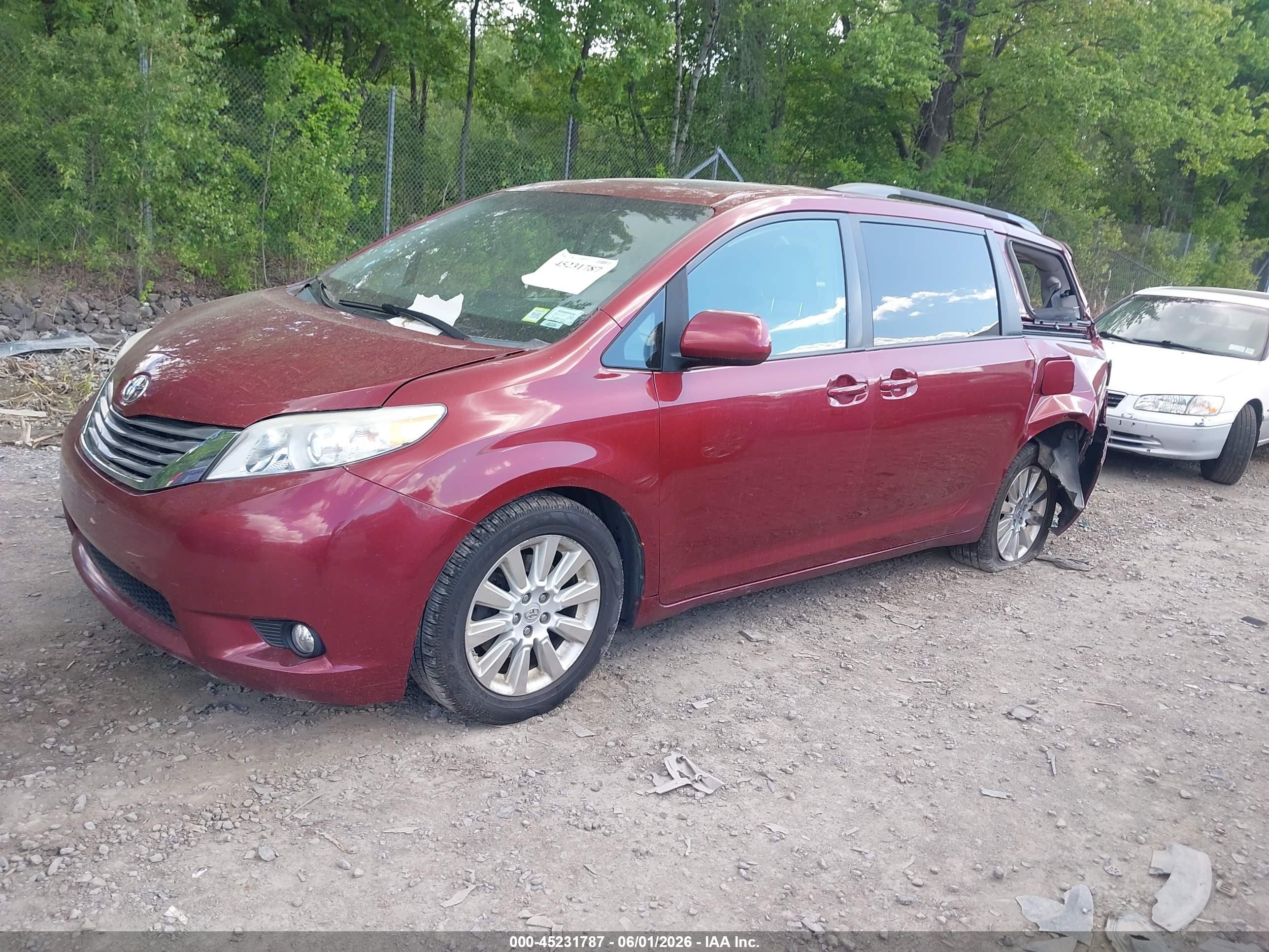 2013 Toyota Sienna Xle/limited Burgundy vin: 5TDDK3DC6DS054665