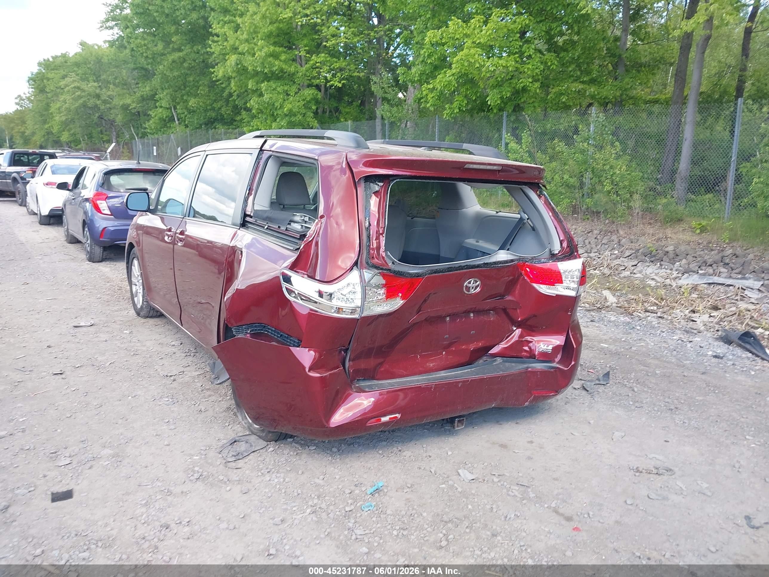 2013 Toyota Sienna Xle/limited Burgundy vin: 5TDDK3DC6DS054665
