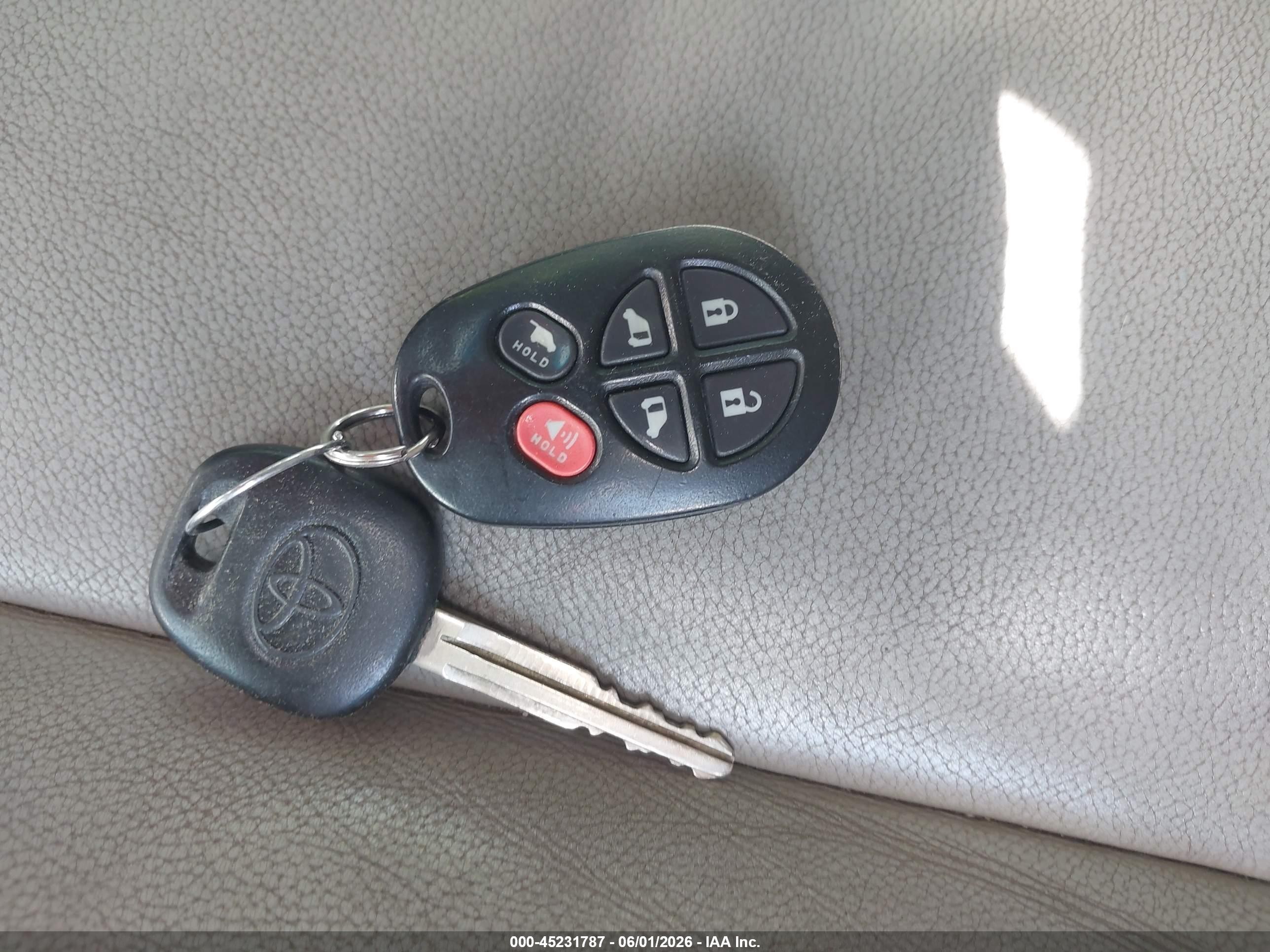 2013 Toyota Sienna Xle/limited Burgundy vin: 5TDDK3DC6DS054665