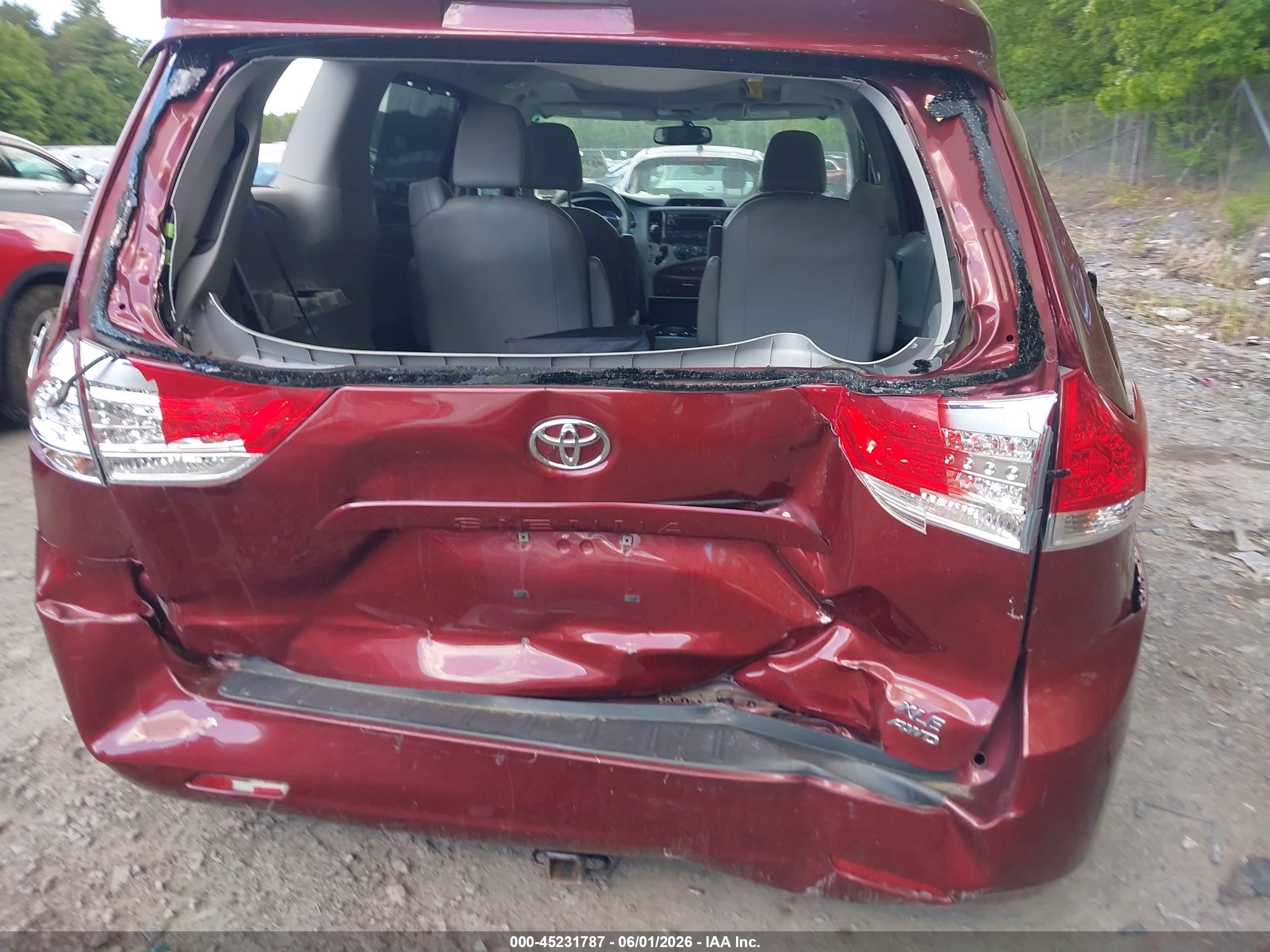 2013 Toyota Sienna Xle/limited Burgundy vin: 5TDDK3DC6DS054665