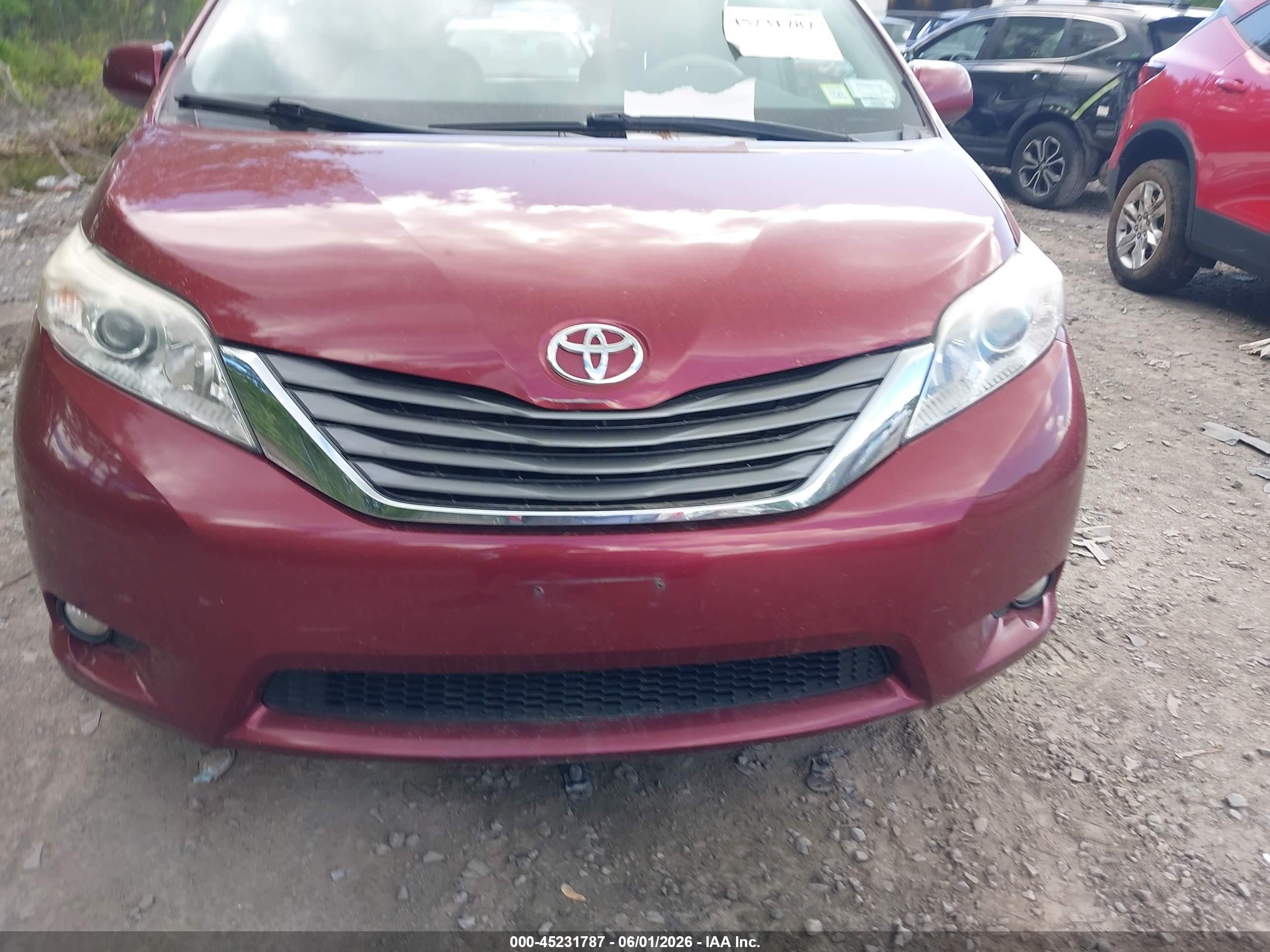 2013 Toyota Sienna Xle/limited Burgundy vin: 5TDDK3DC6DS054665
