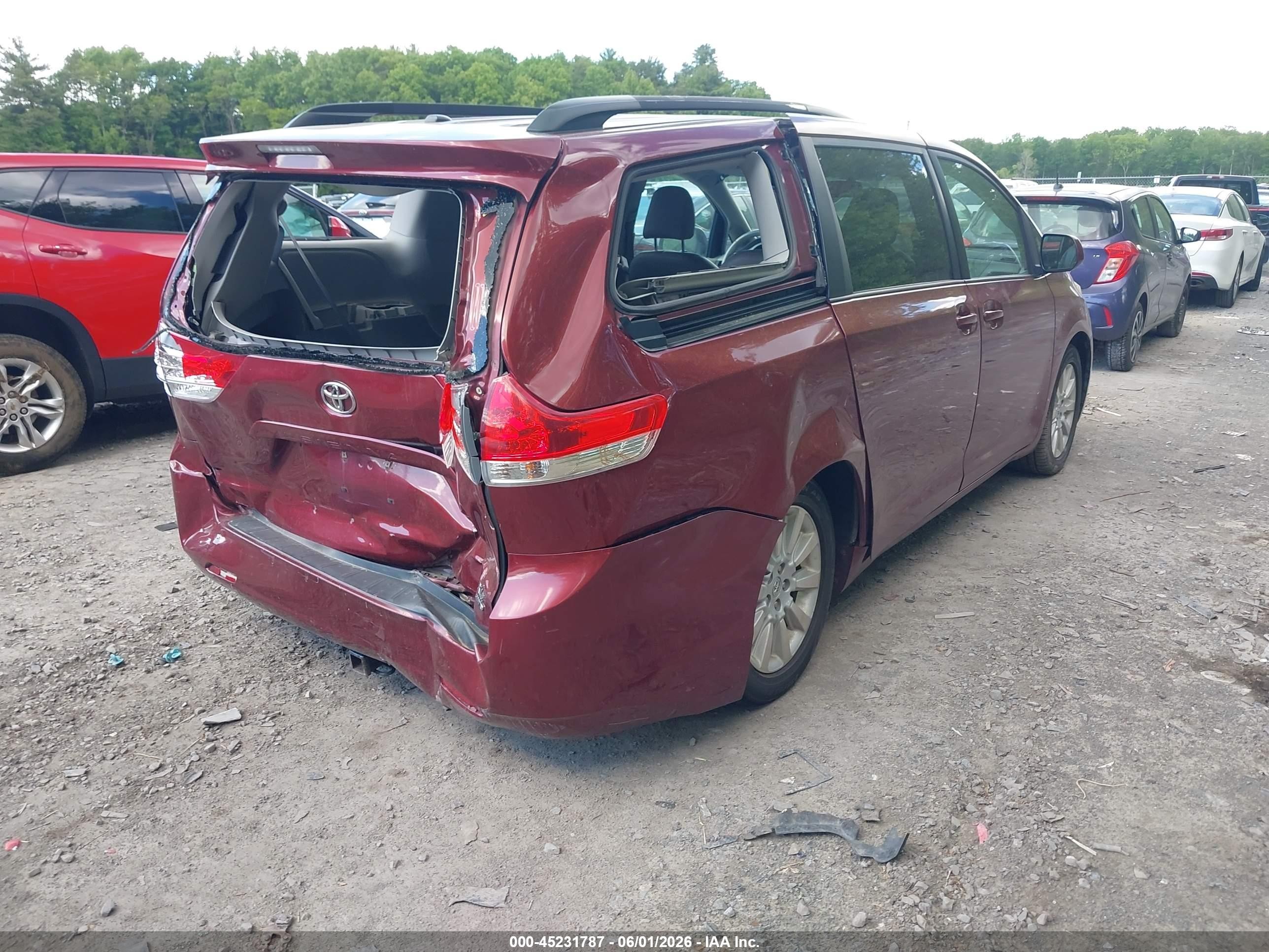 2013 Toyota Sienna Xle/limited Burgundy vin: 5TDDK3DC6DS054665