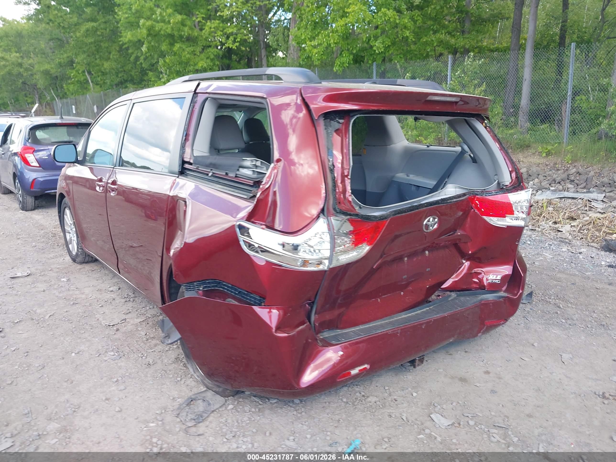 2013 Toyota Sienna Xle/limited Burgundy vin: 5TDDK3DC6DS054665