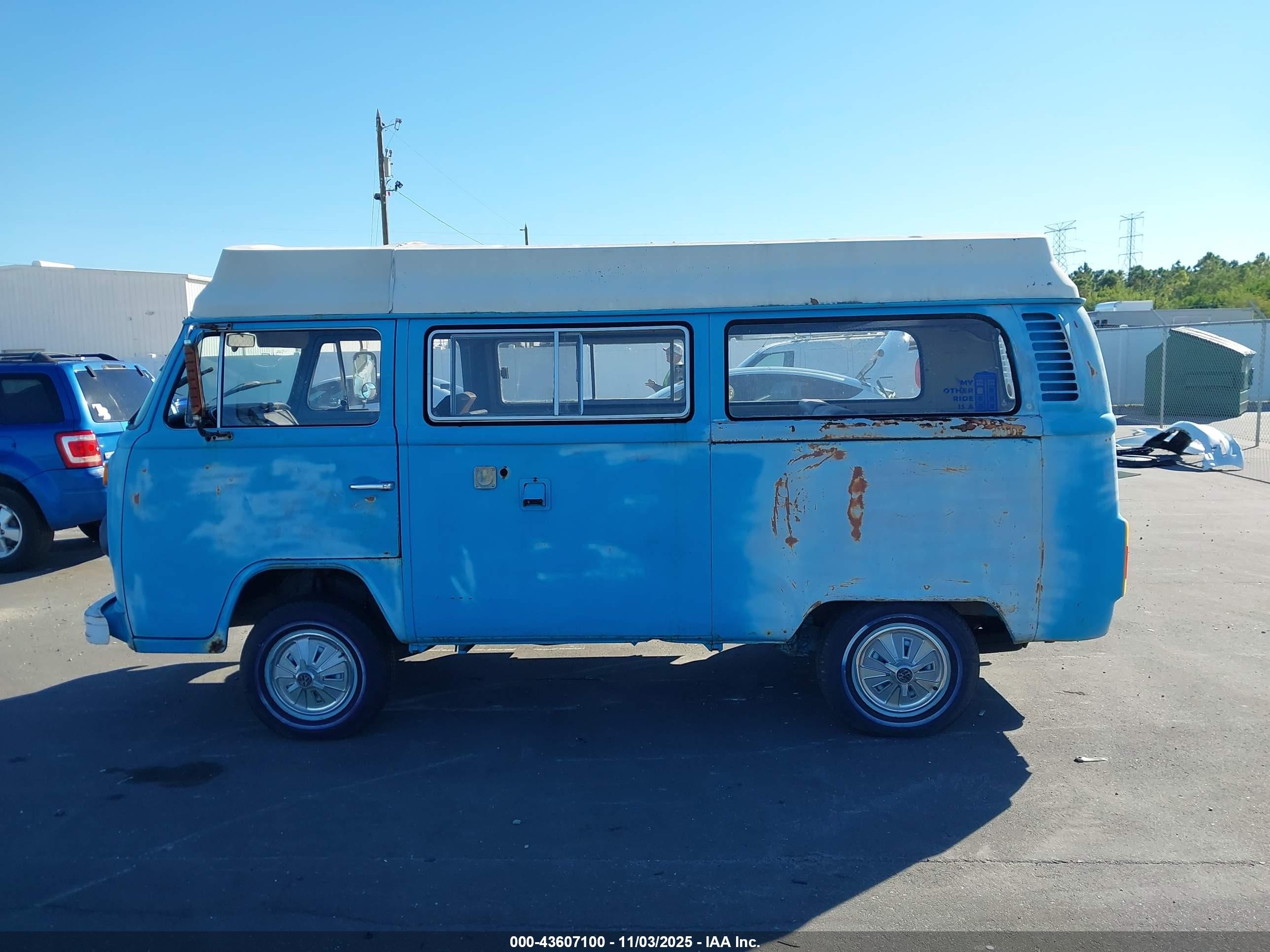 1977 Volkswagen Transporter   Blue vin: 00000002372084507