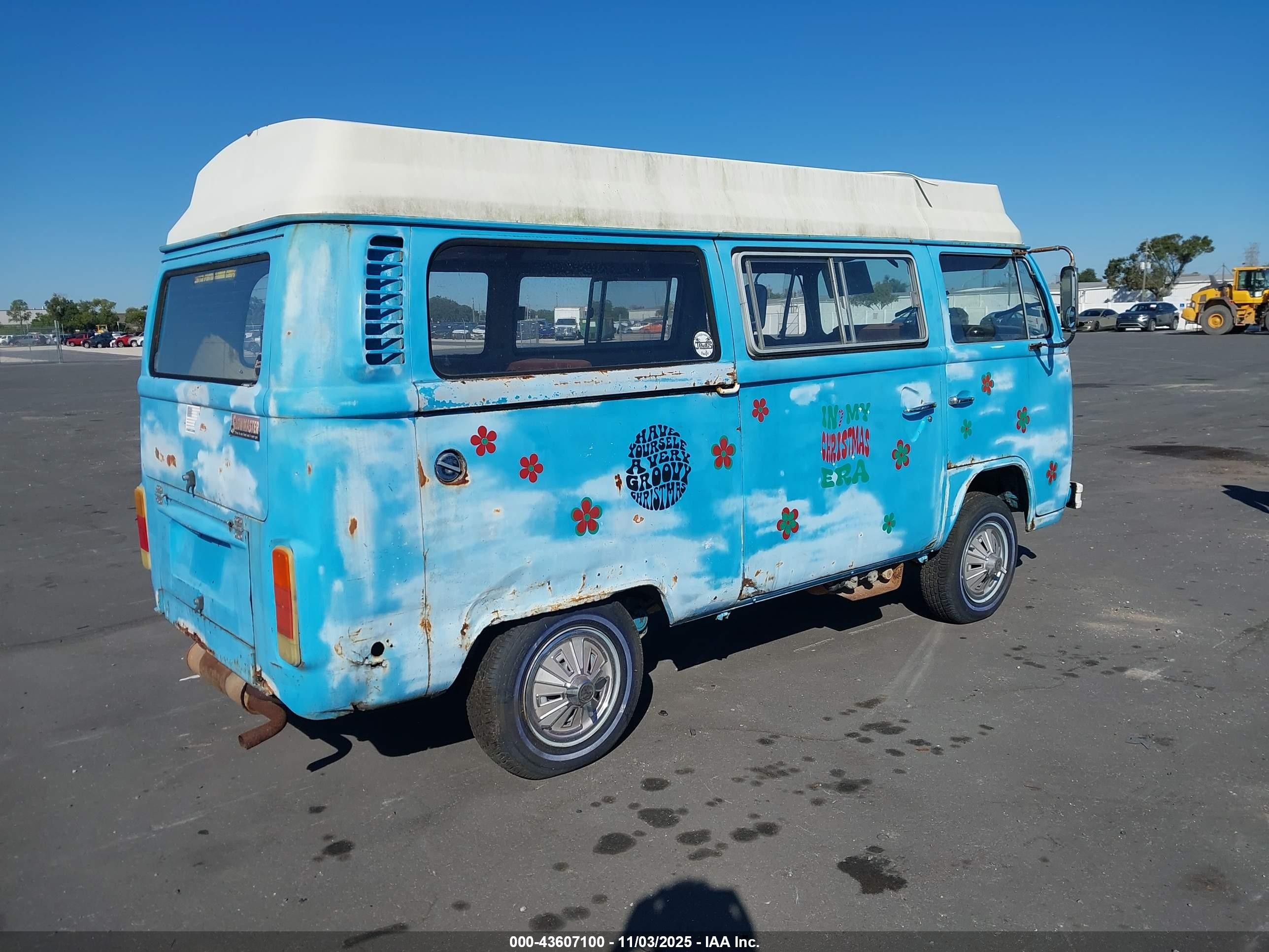 1977 Volkswagen Transporter   Blue vin: 00000002372084507