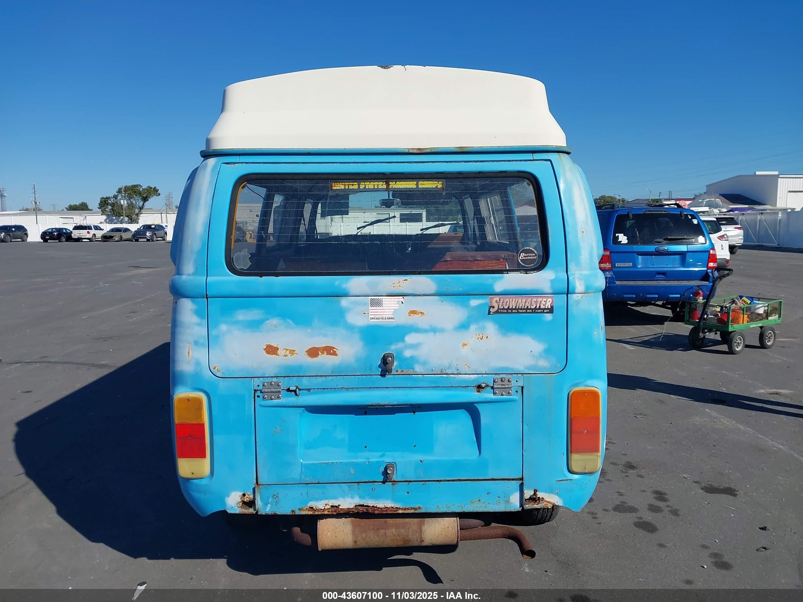 1977 Volkswagen Transporter   Blue vin: 00000002372084507