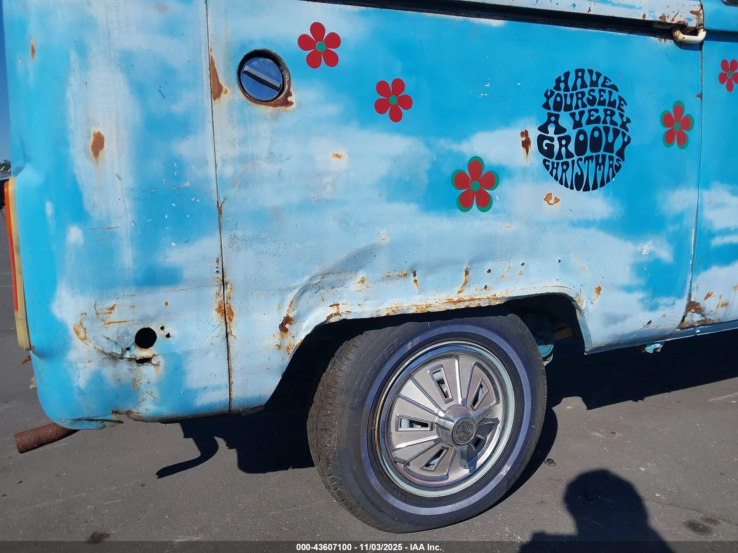1977 Volkswagen Transporter   Blue vin: 00000002372084507