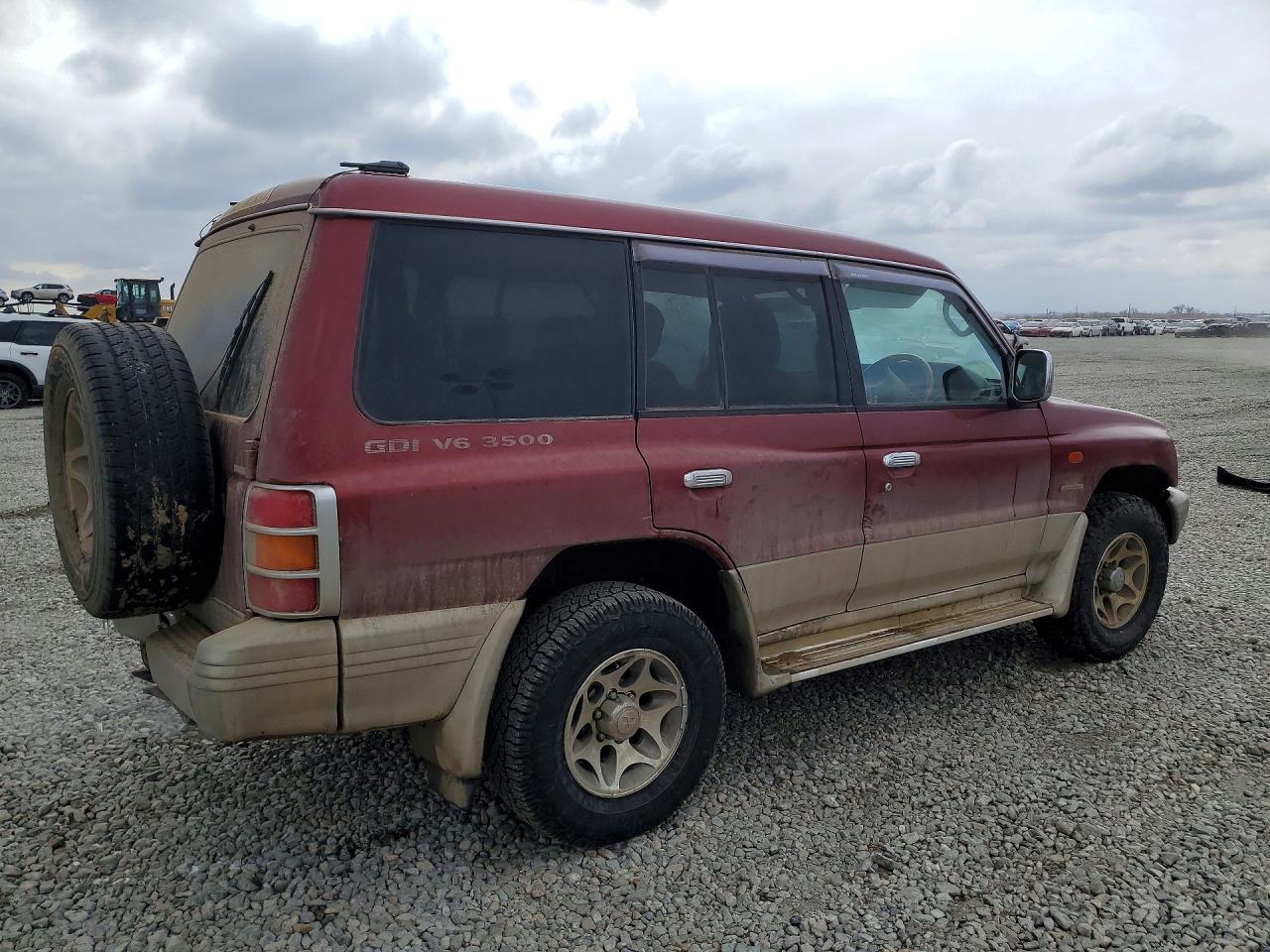 1997 Mitsubishi Montero Maroon vin: 0000000V454402164