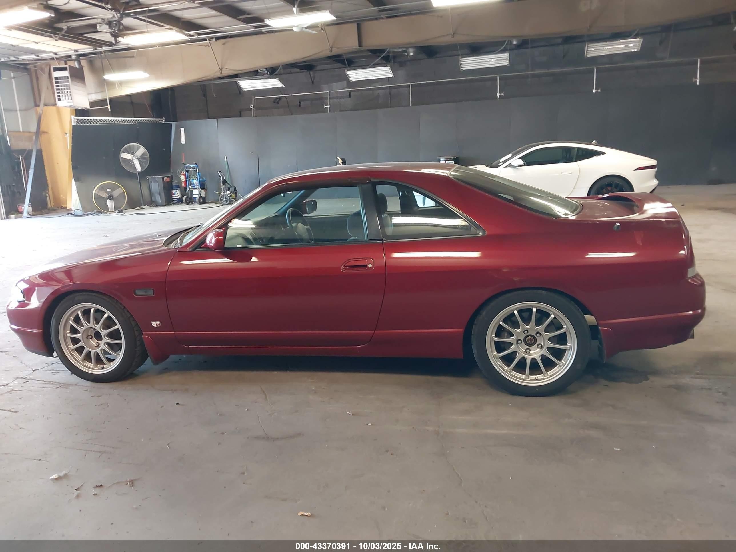 1995 Nissan Skyline   Red vin: 000000ECR33053904