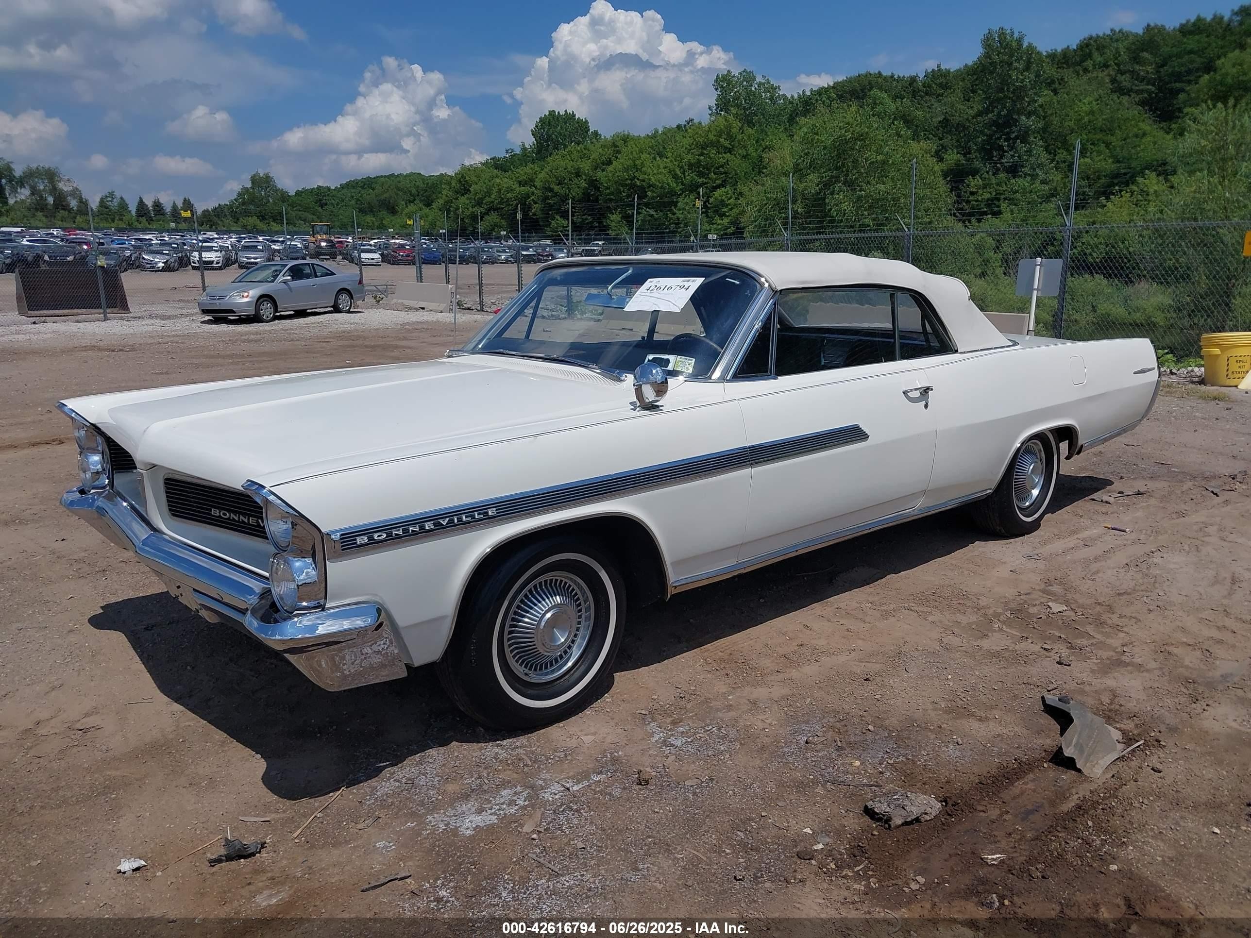 1963 Pontiac Bonneville Can   White vin: 00000863L51113   