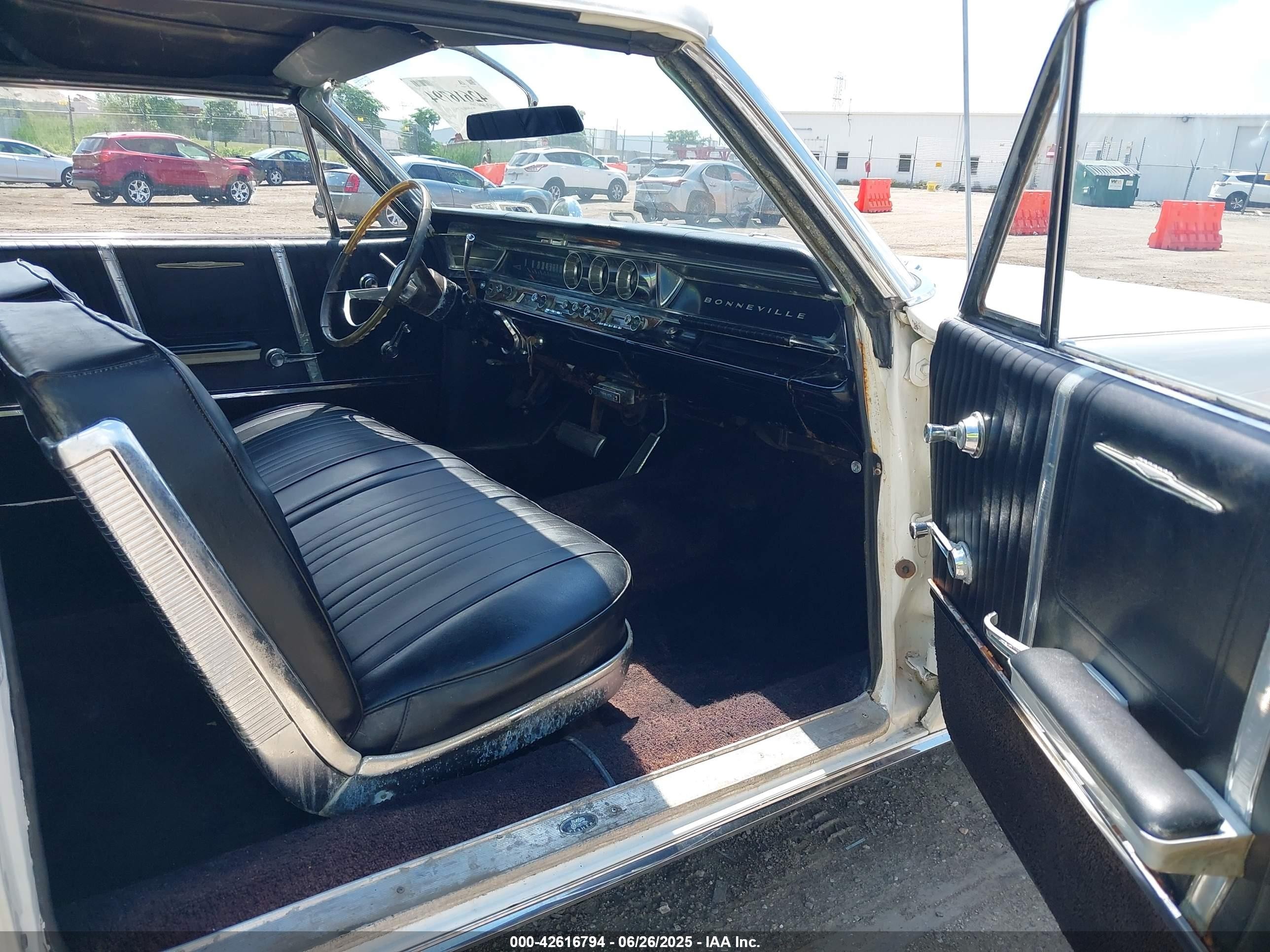 1963 Pontiac Bonneville Can   White vin: 00000863L51113   