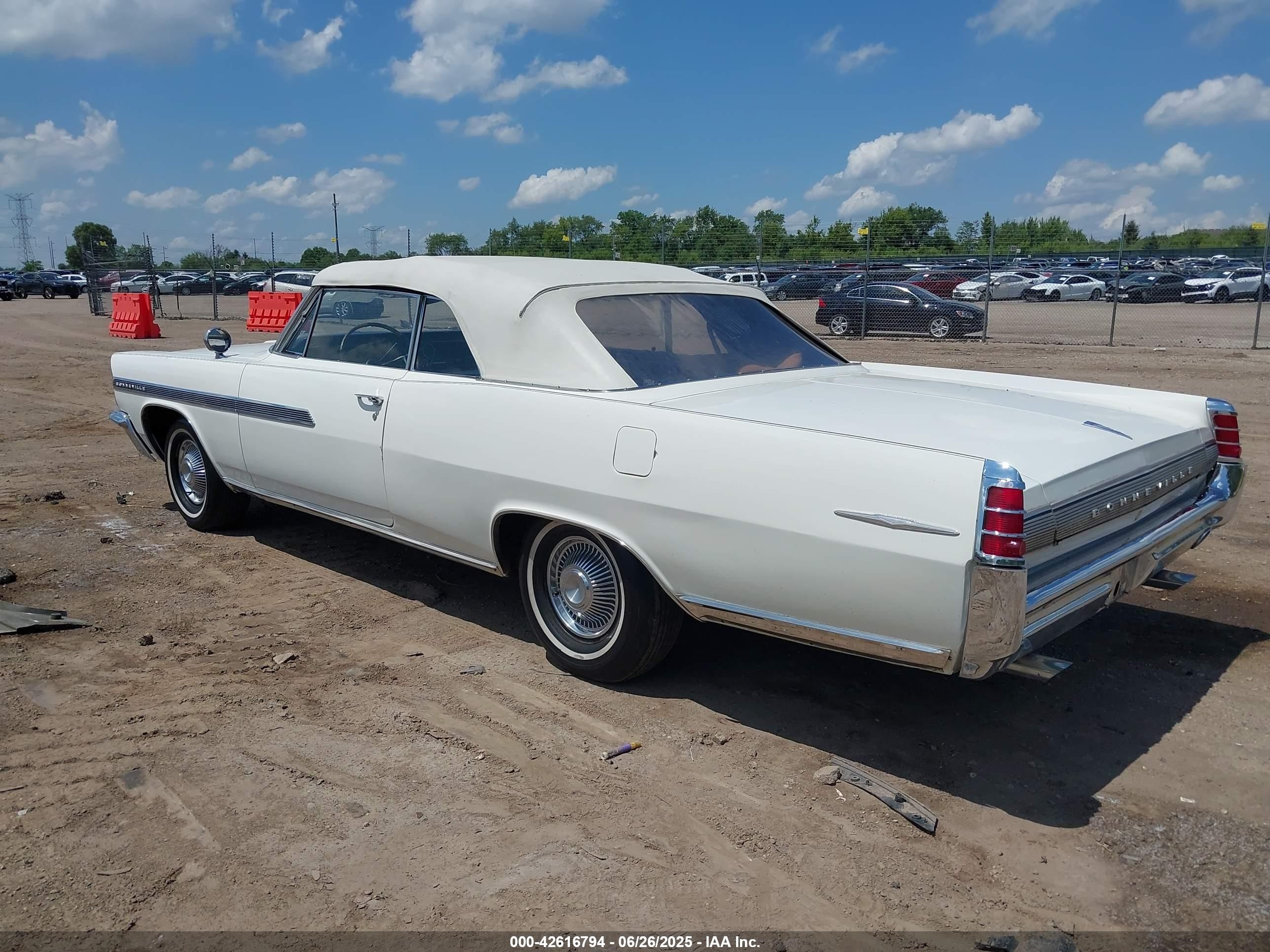 1963 Pontiac Bonneville Can   White vin: 00000863L51113   