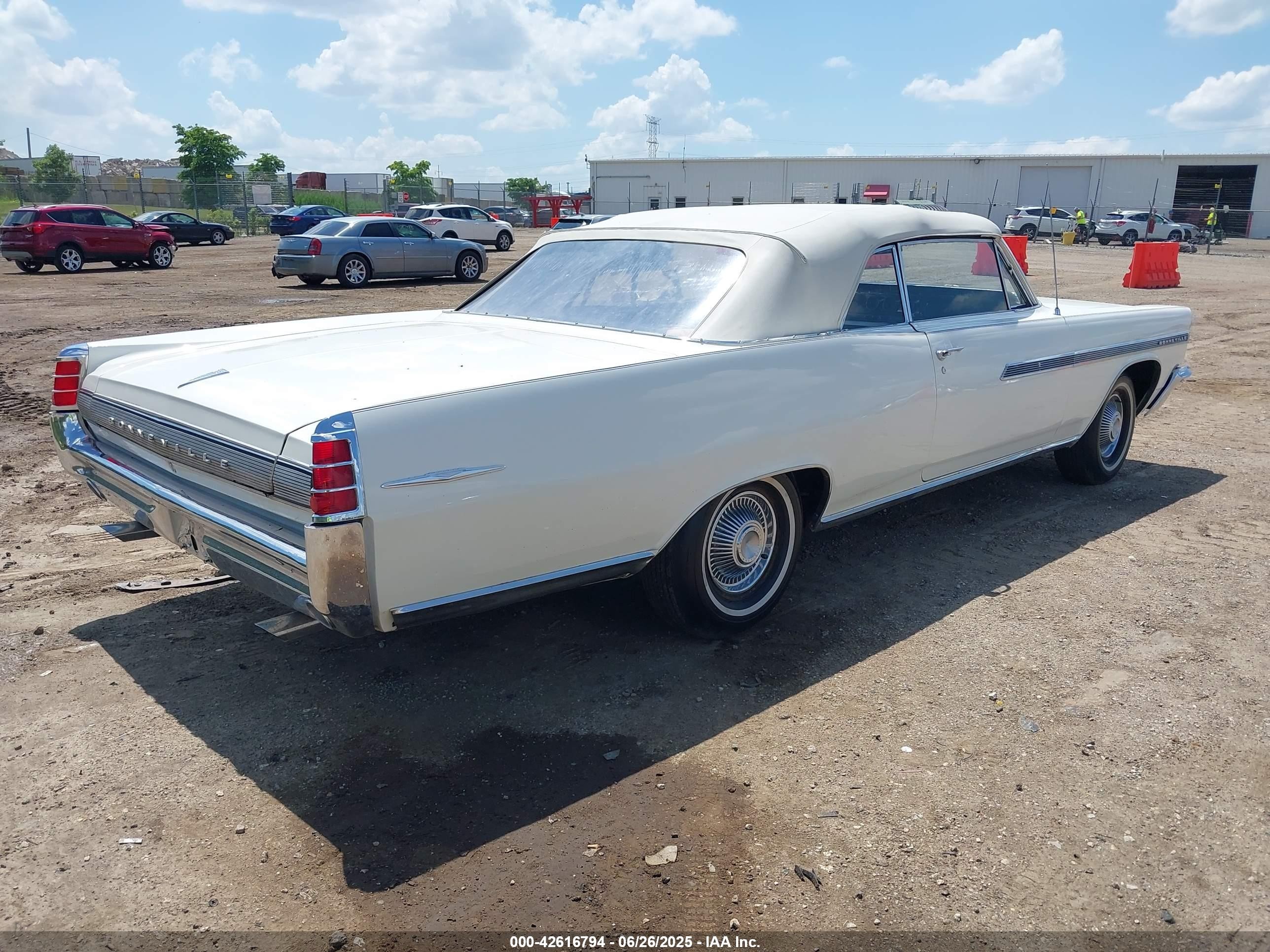 1963 Pontiac Bonneville Can   White vin: 00000863L51113   