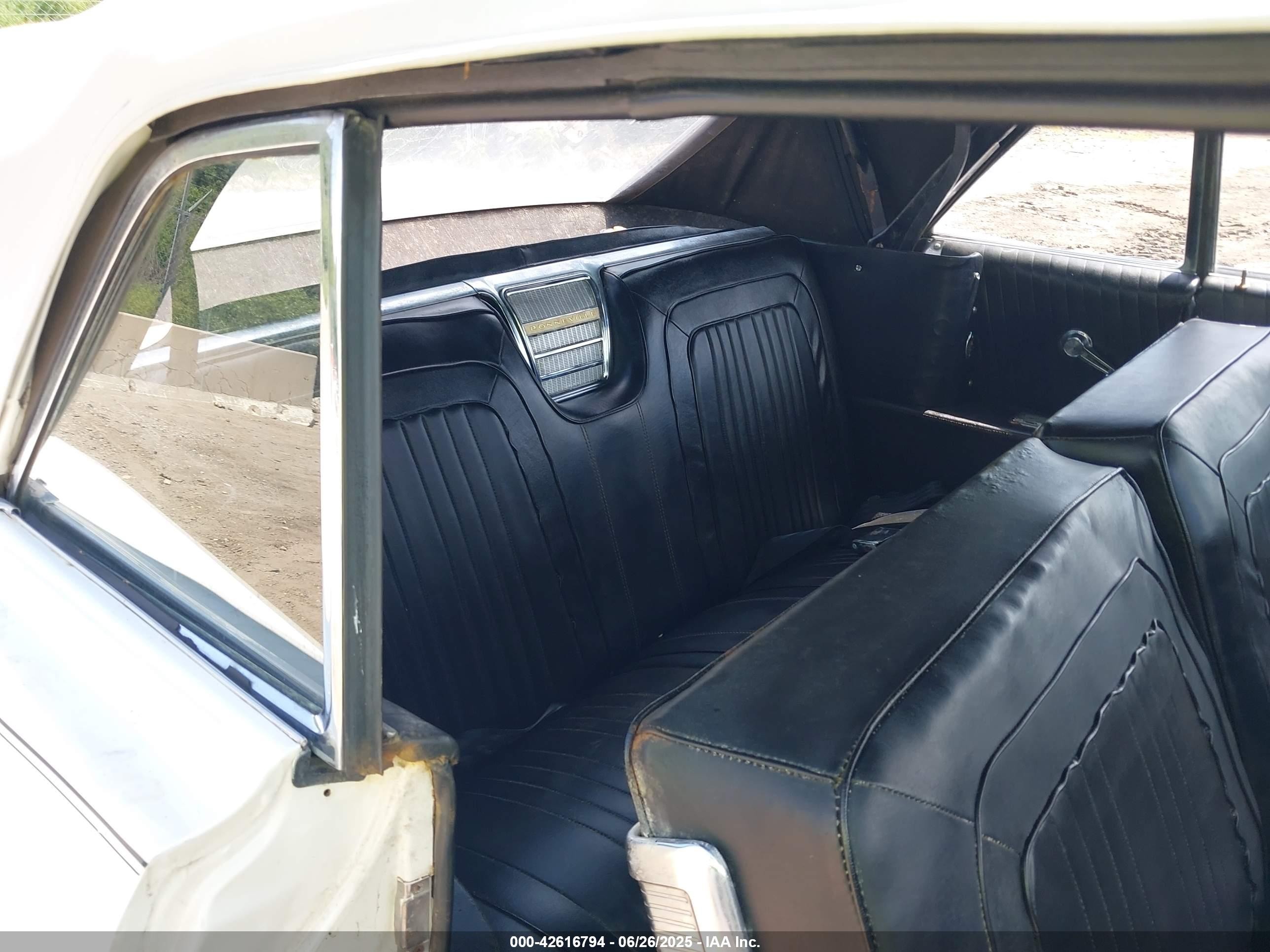 1963 Pontiac Bonneville Can   White vin: 00000863L51113   