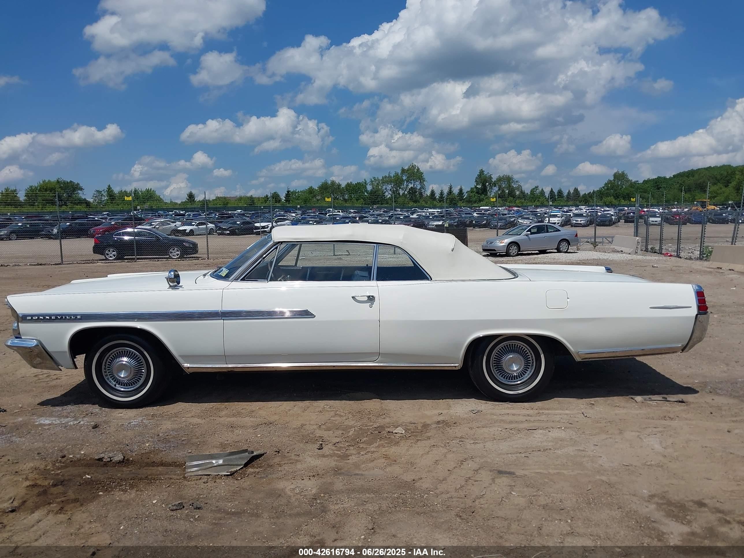 1963 Pontiac Bonneville Can   White vin: 00000863L51113   