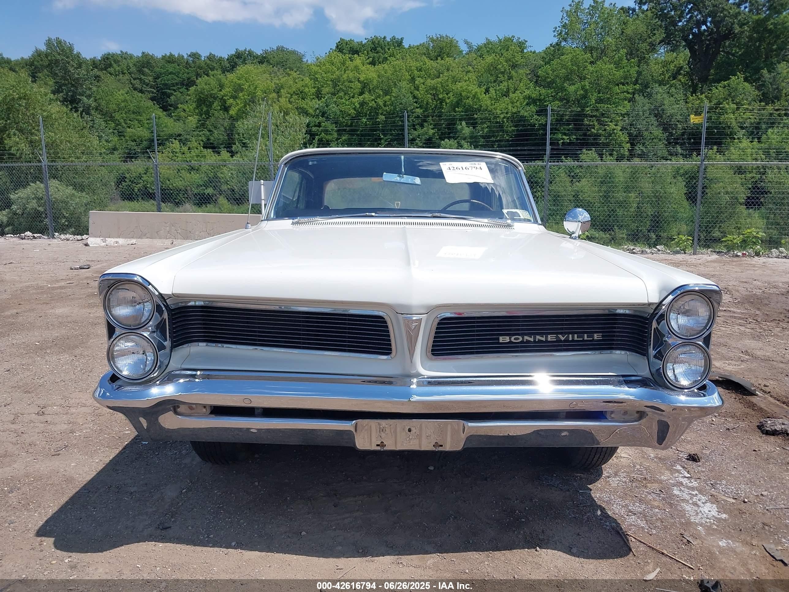1963 Pontiac Bonneville Can   White vin: 00000863L51113   