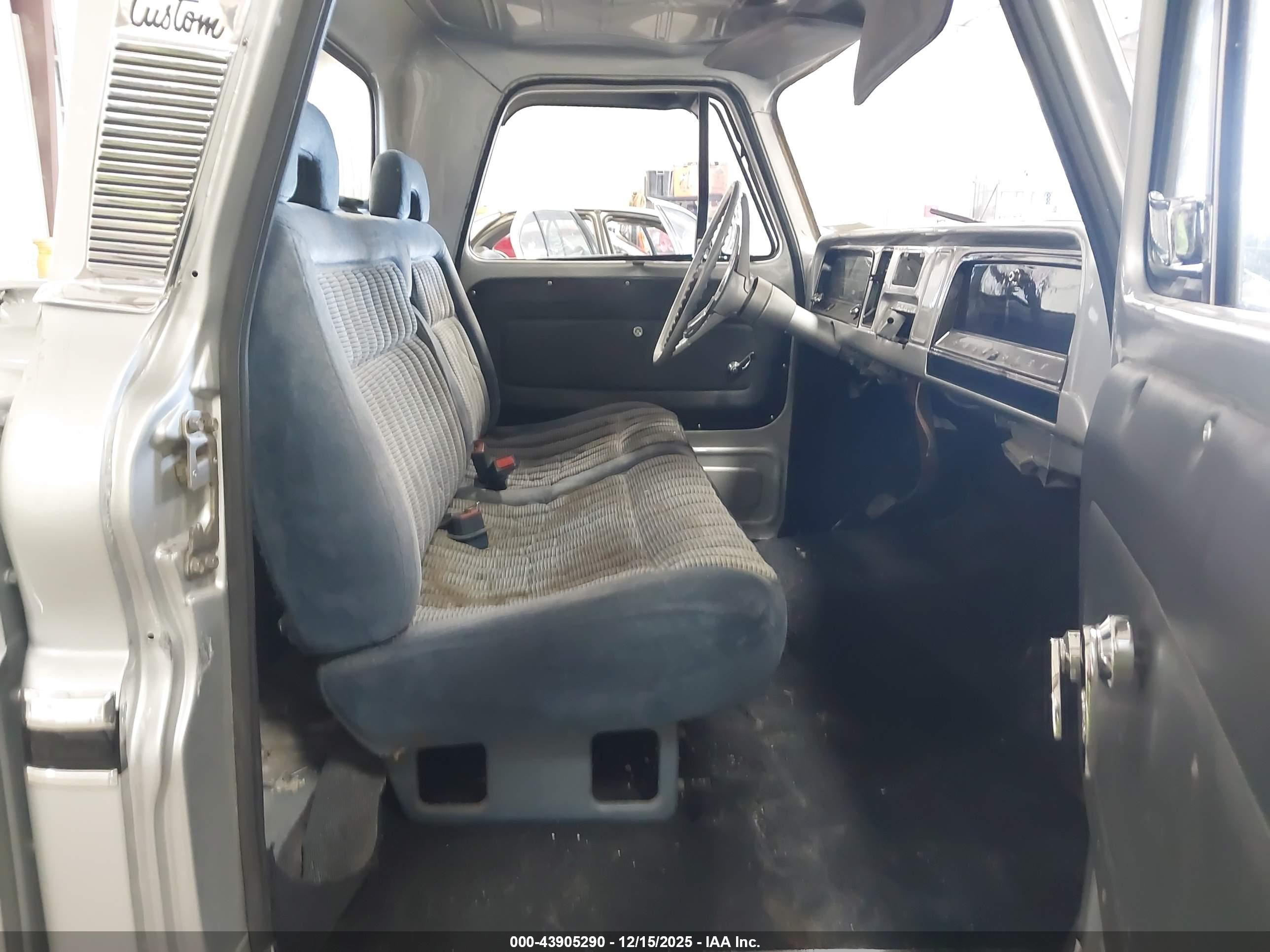 1965 Chev C10   Серебряный vin: 00000C2545Z141325