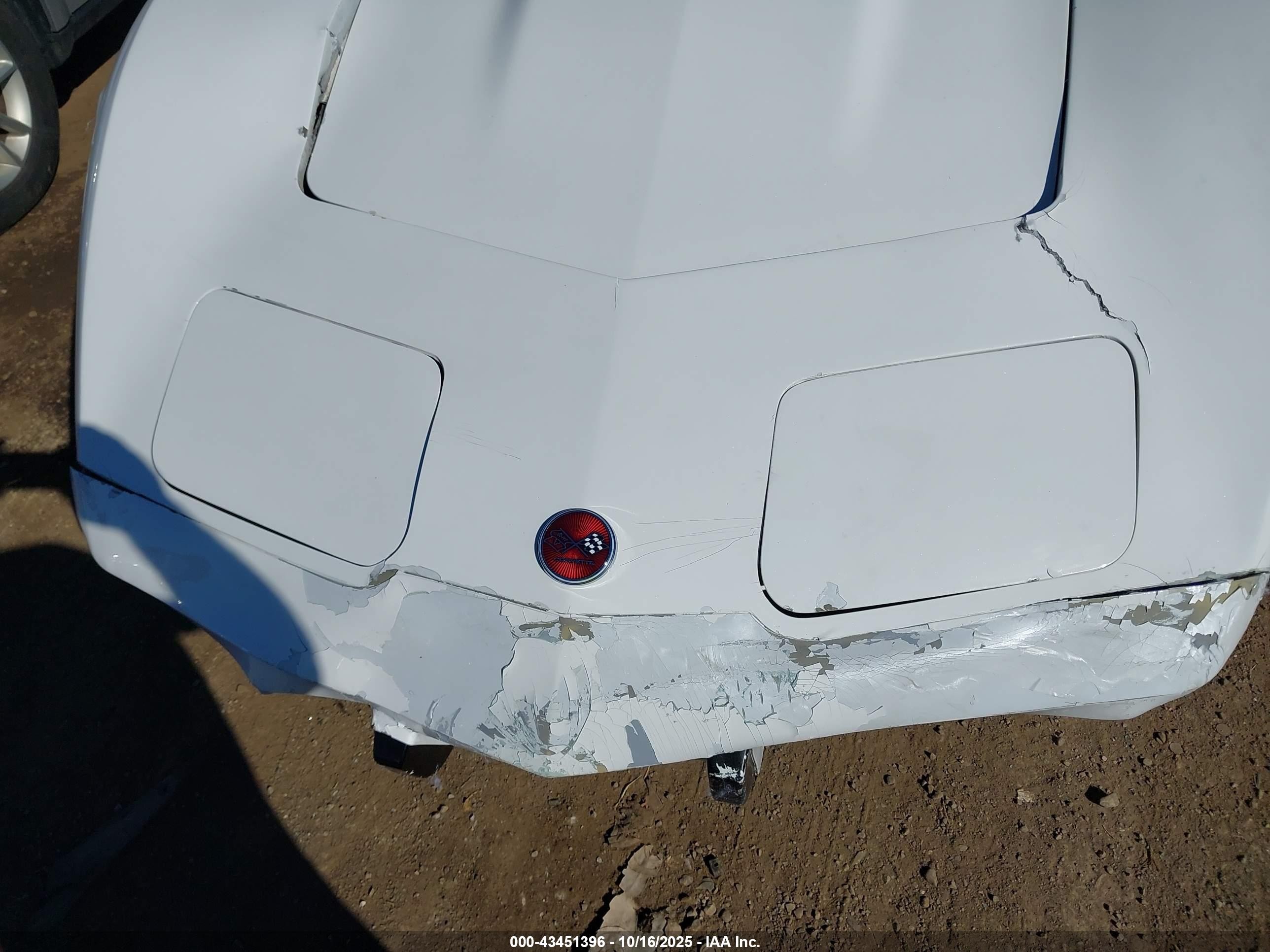 1976 Chevrolet Corvette   White vin: 00001Z37L6S430525
