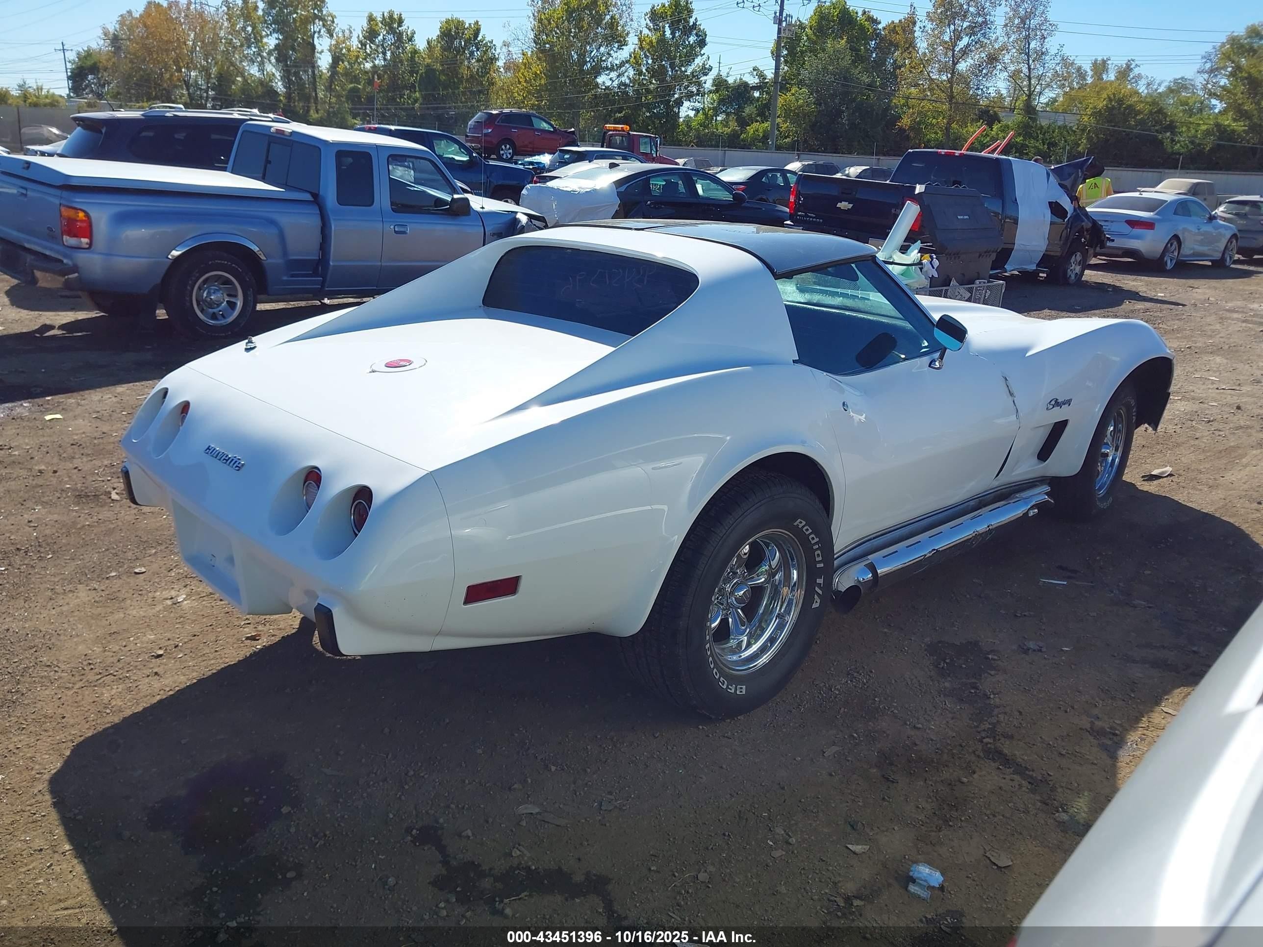 1976 Chevrolet Corvette   White vin: 00001Z37L6S430525
