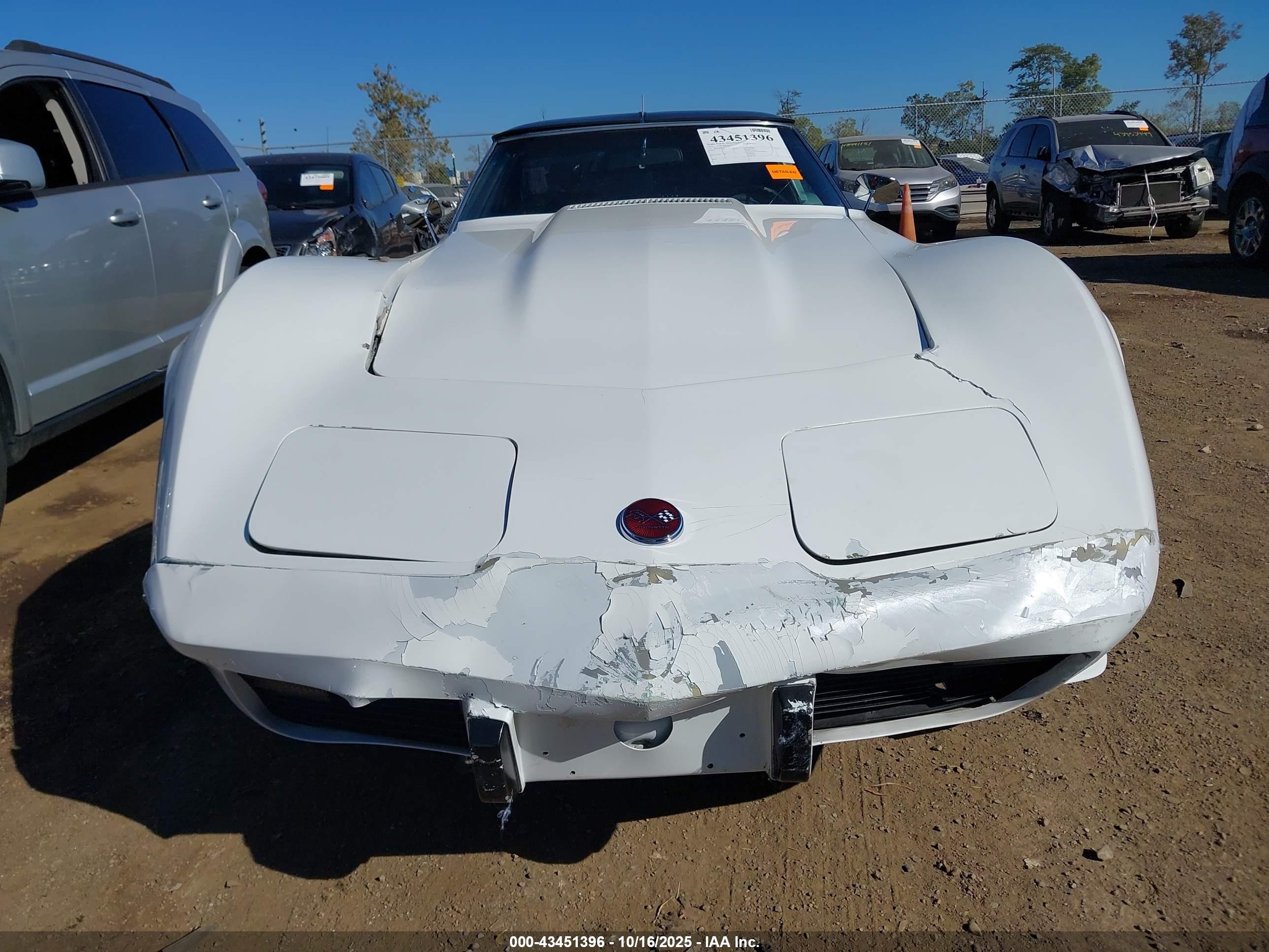1976 Chevrolet Corvette   White vin: 00001Z37L6S430525