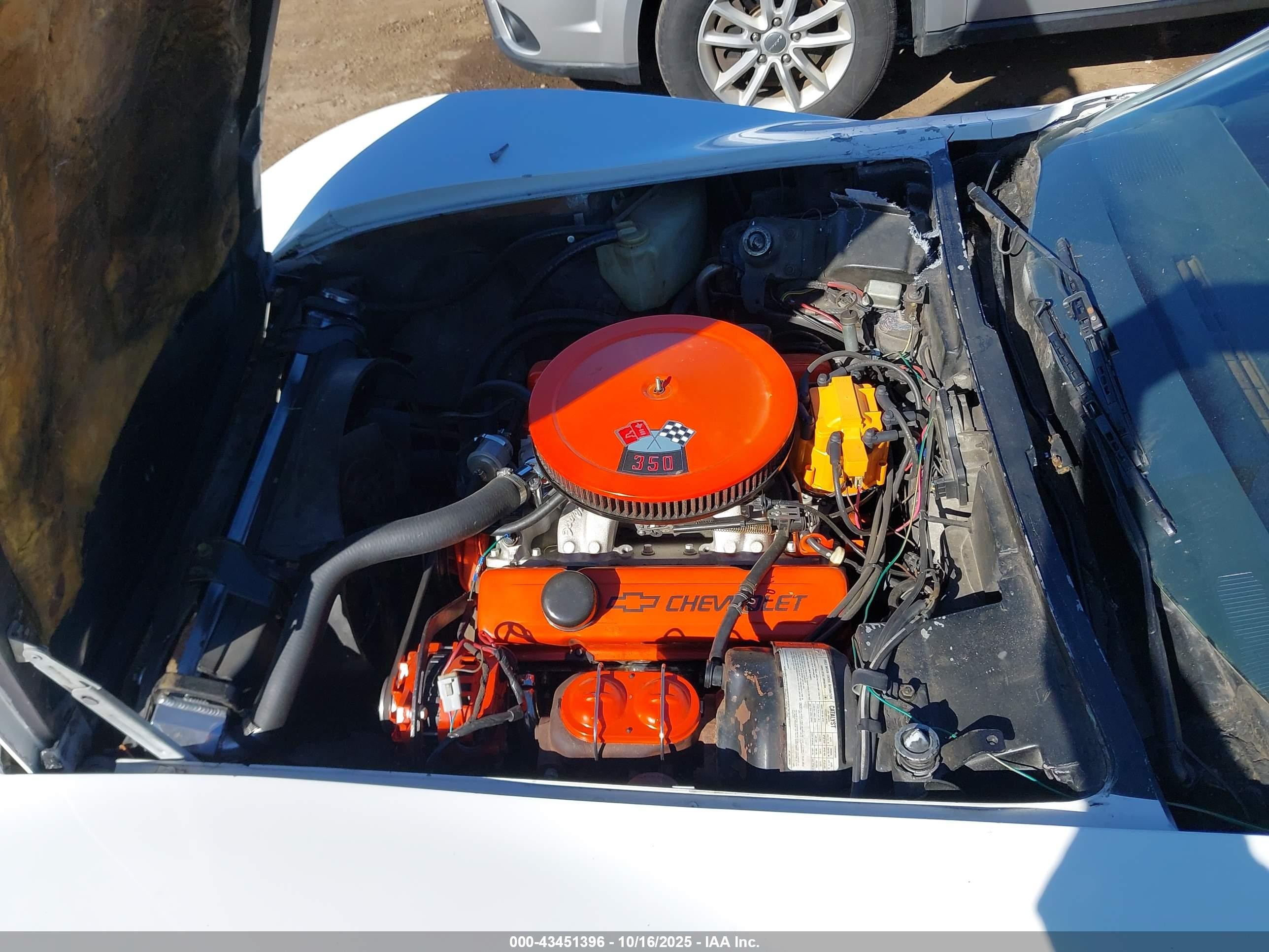 1976 Chevrolet Corvette   White vin: 00001Z37L6S430525