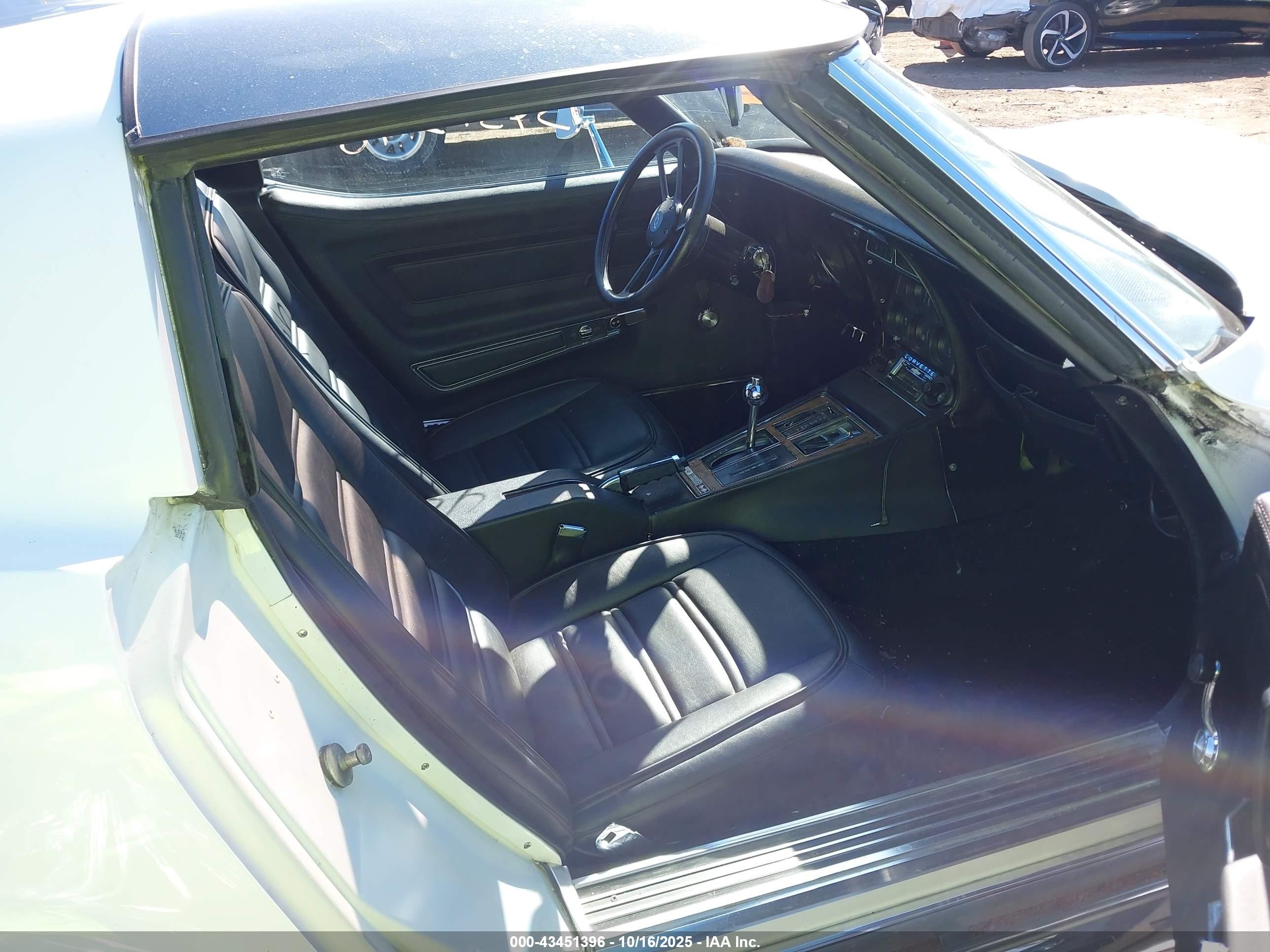 1976 Chevrolet Corvette   White vin: 00001Z37L6S430525