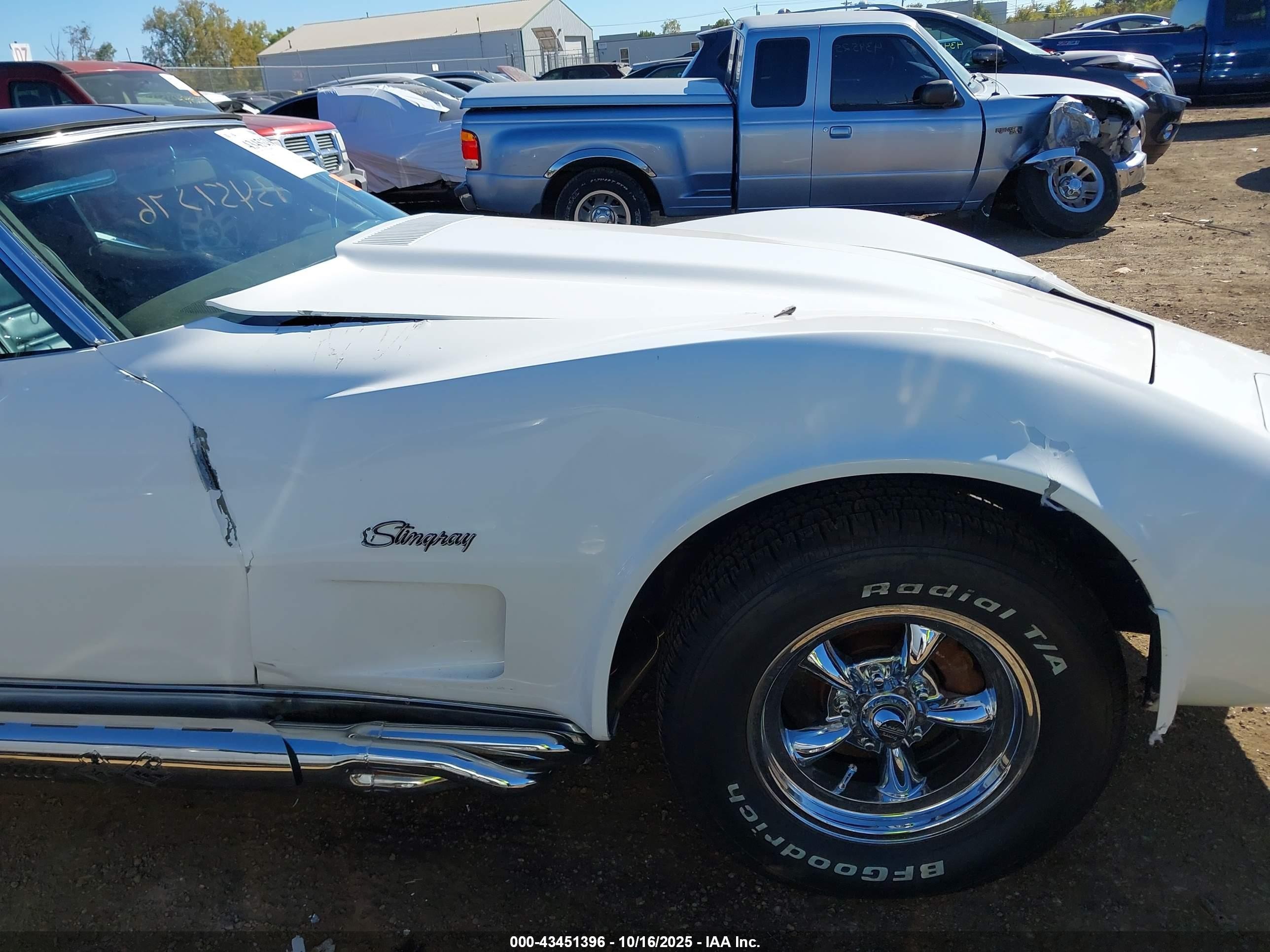 1976 Chevrolet Corvette   White vin: 00001Z37L6S430525