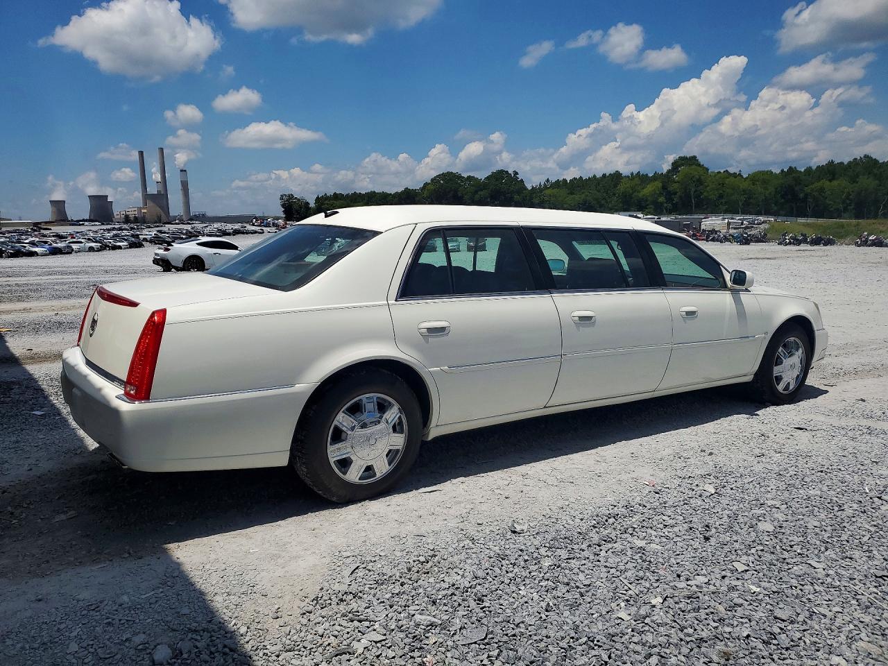 2006 Cadillac Professional Chassis White vin: 1GEEH96Y66U550277