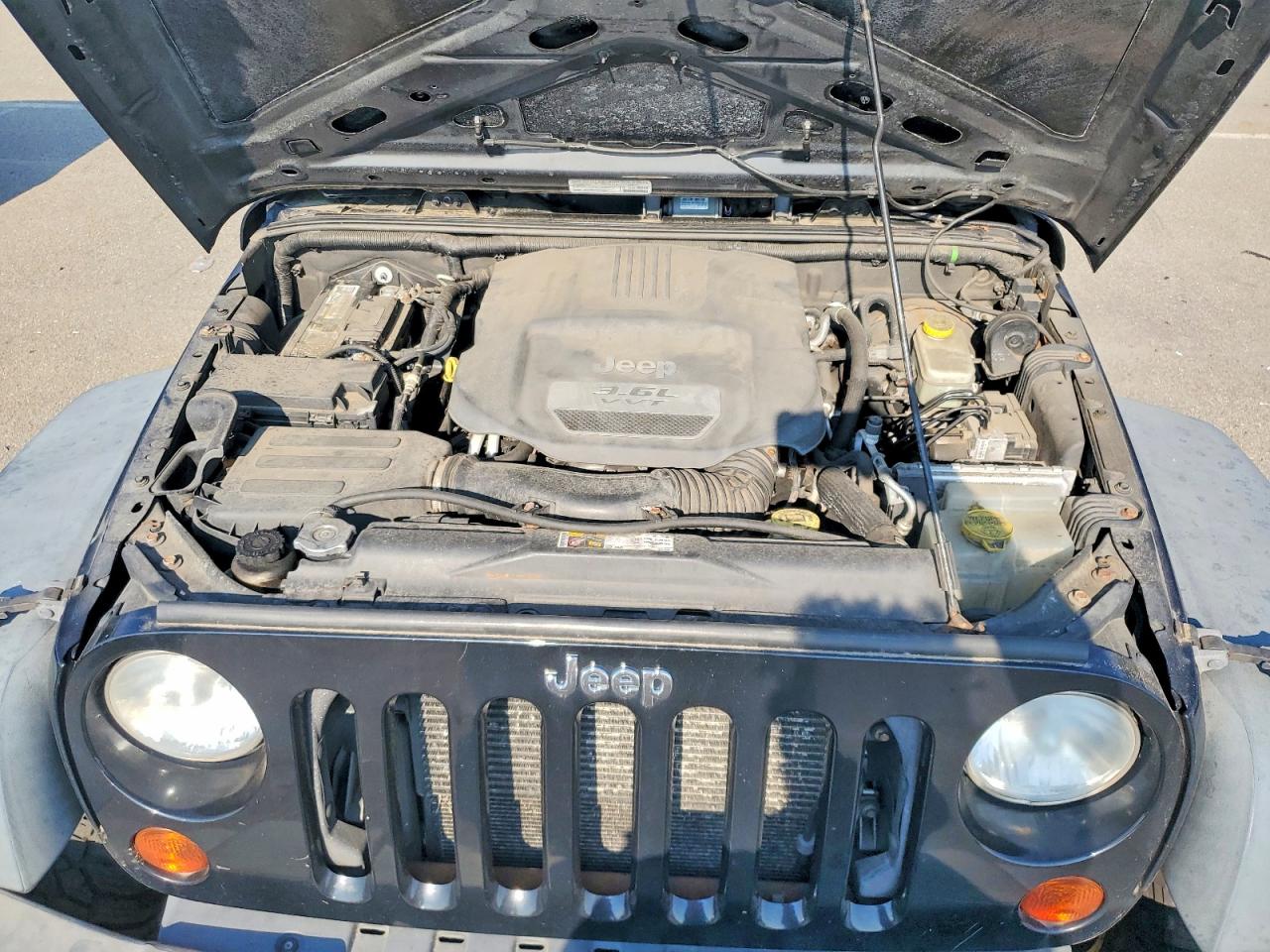 2013 Jeep Wrangler Unlimited Sport Черный vin: 1C4BJWDG3DL677452