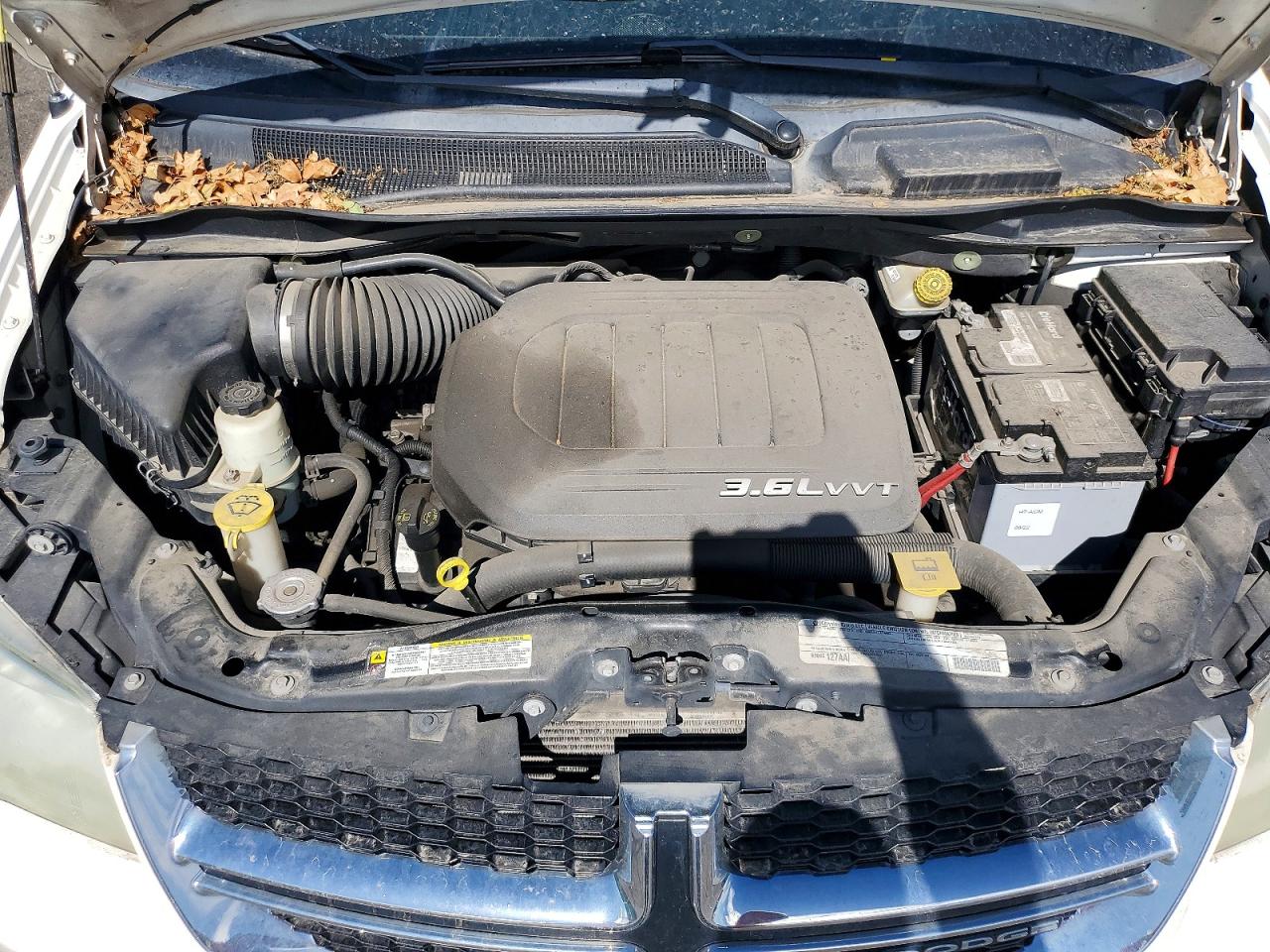 2011 Dodge Grand Caravan Crew White vin: 2D4RN5DG2BR649971