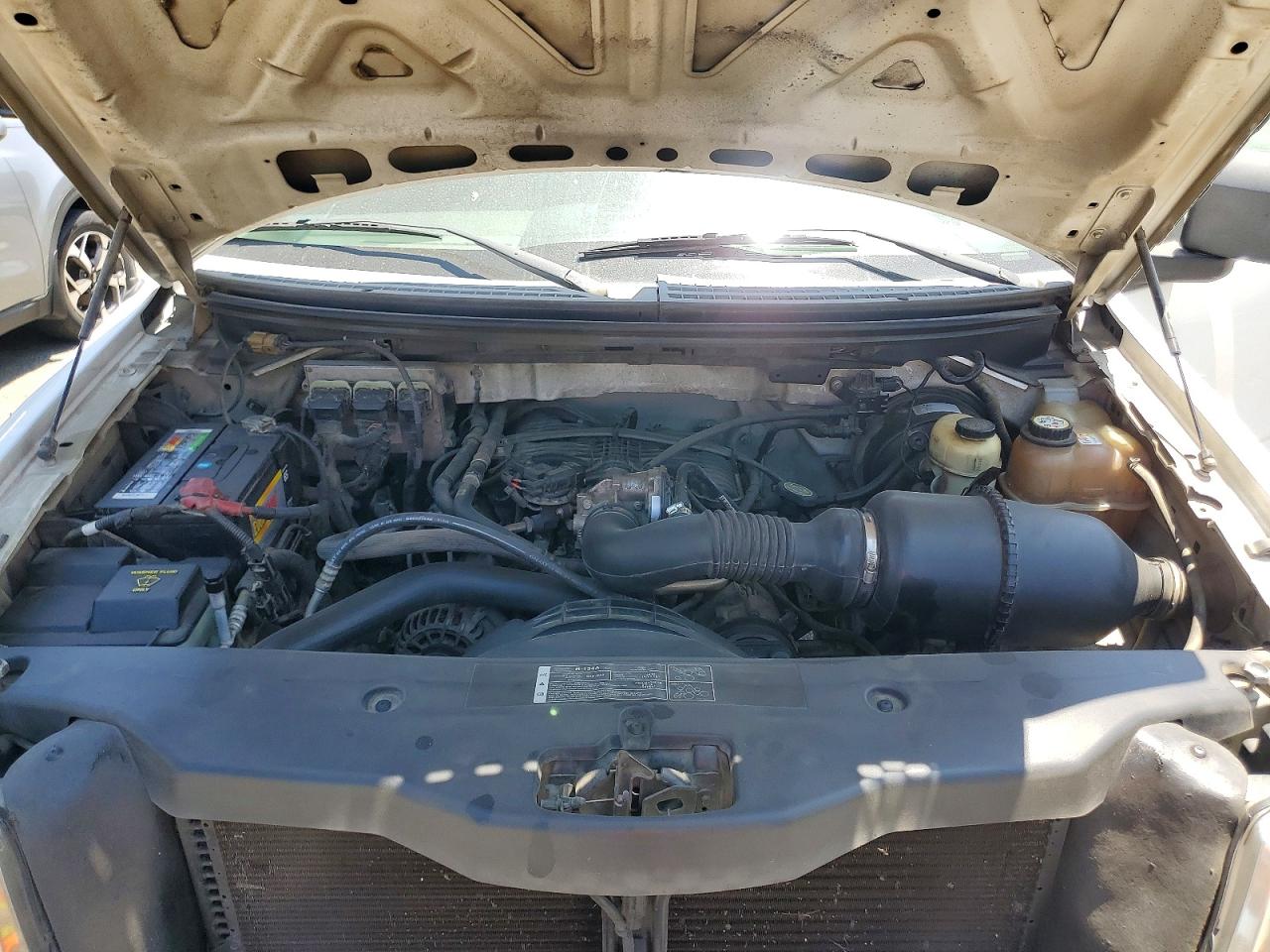 2006 Ford F150 White vin: 1FTRF12216NB72625