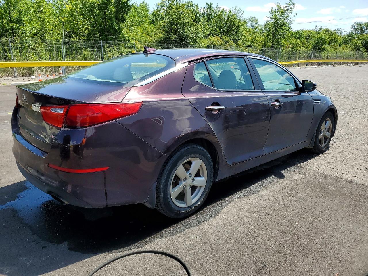 2015 Kia Optima Lx Коричневый vin: 5XXGM4A75FG470425