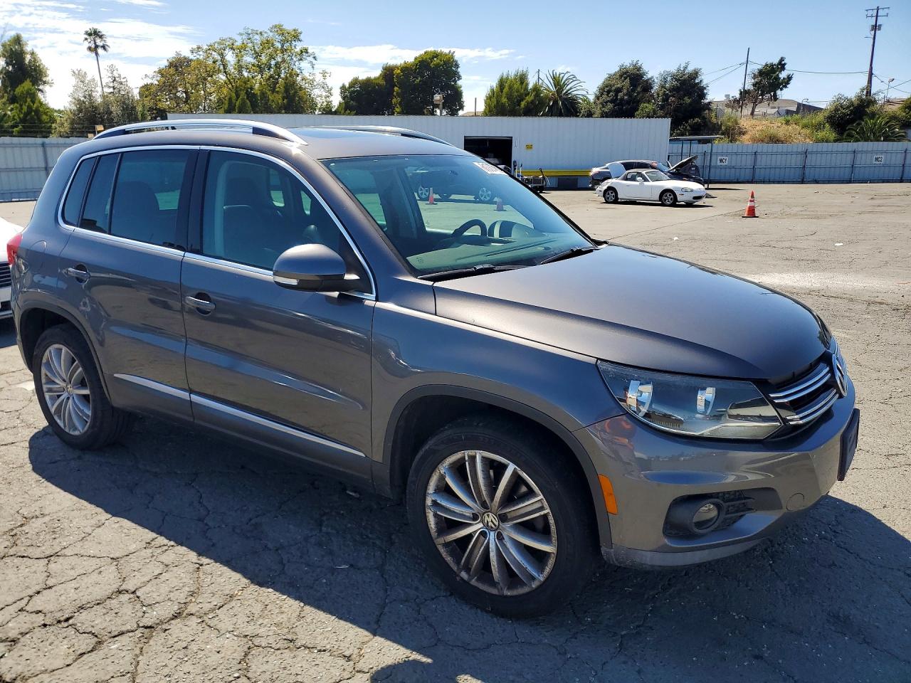 2013 Volkswagen Tiguan S Серый vin: WVGAV7AX1DW547741