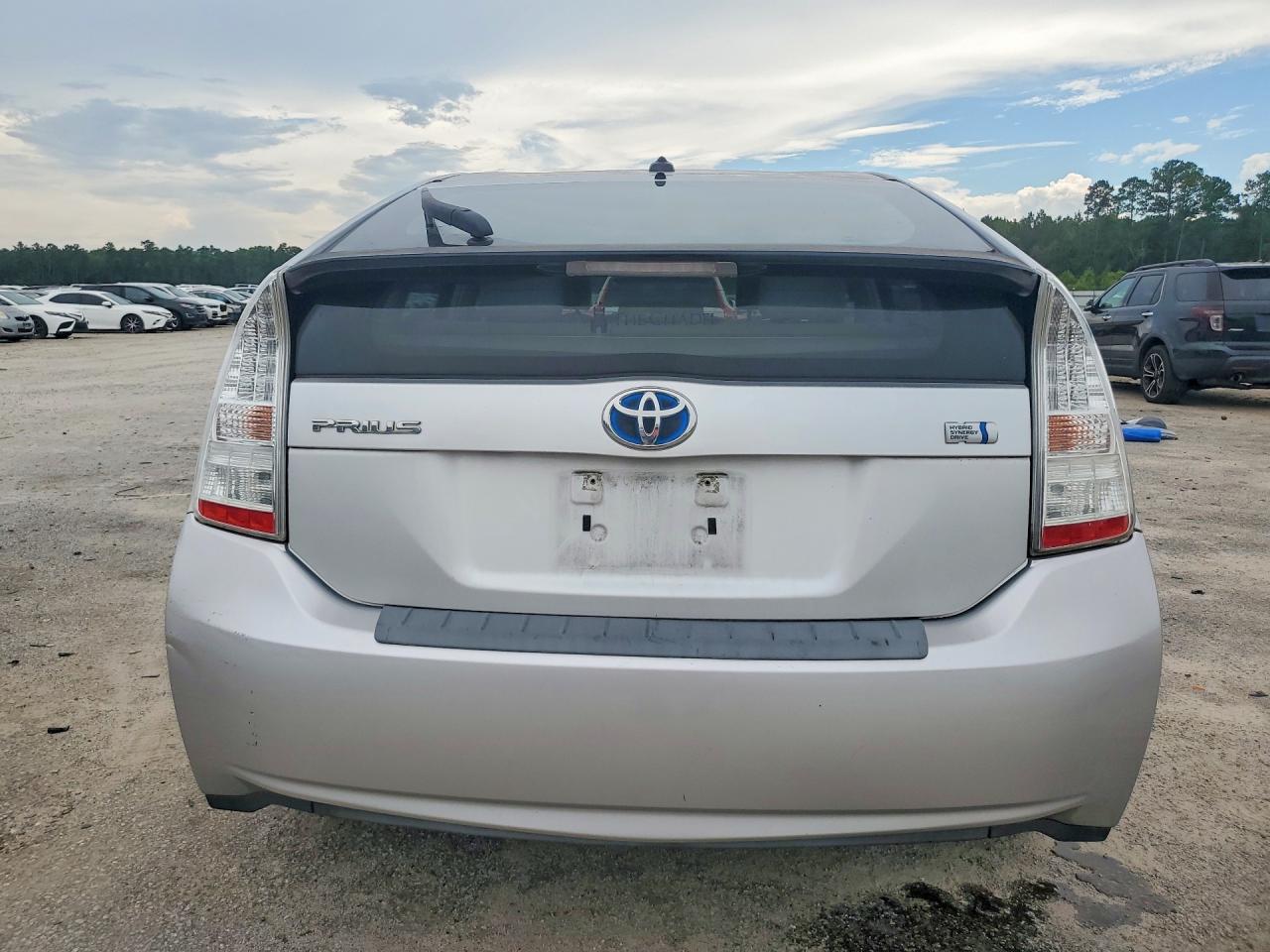 2011 Toyota Prius Two Silver vin: JTDKN3DU5B0276511