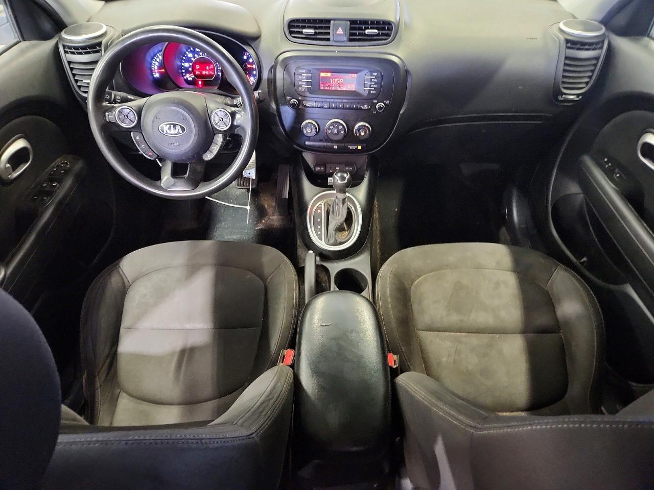 2015 Kia Soul Base White vin: KNDJN2A21F7778406