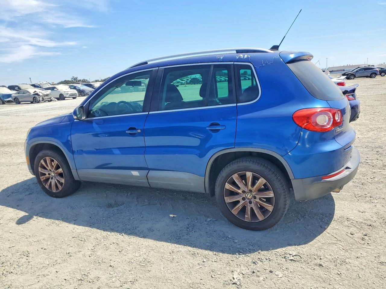 2009 Volkswagen Tiguan Se Blue vin: WVGBV75N69W003224