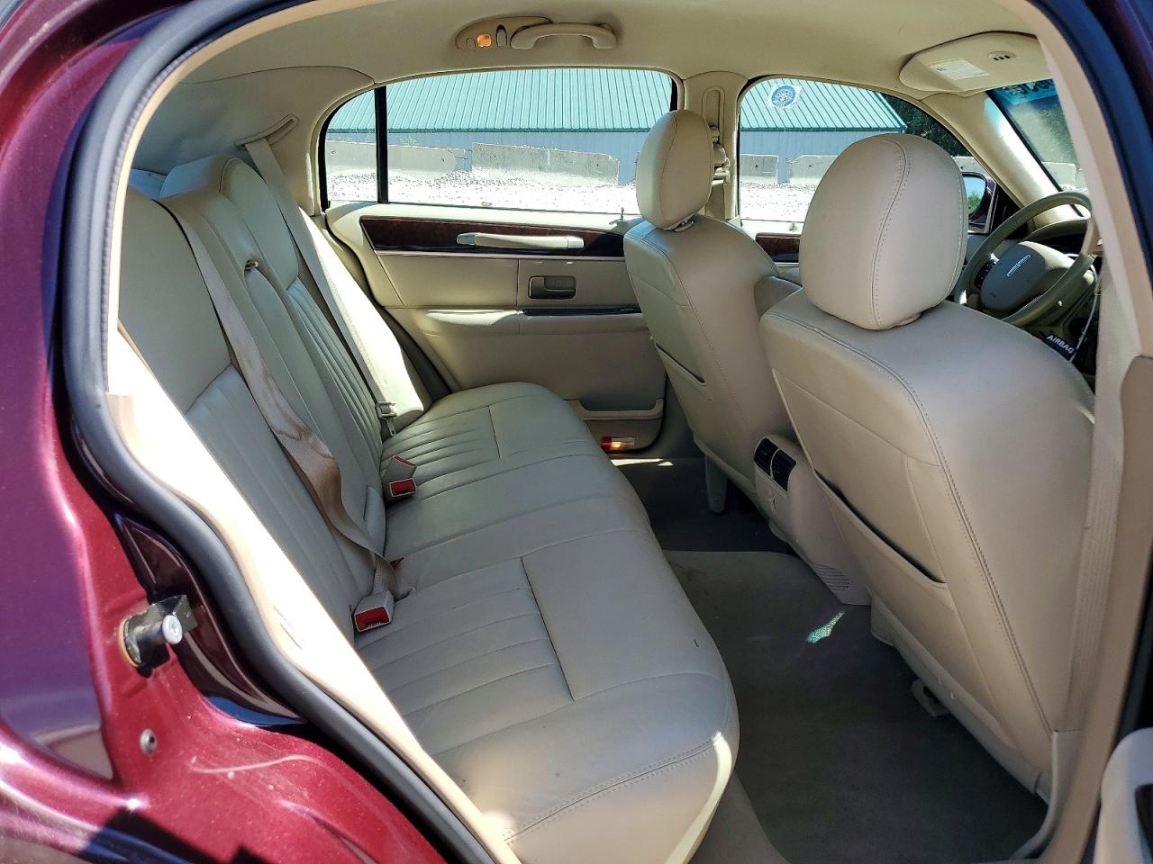 2007 Lincoln Town Car Signature Burgundy vin: 1LNHM81W07Y621139