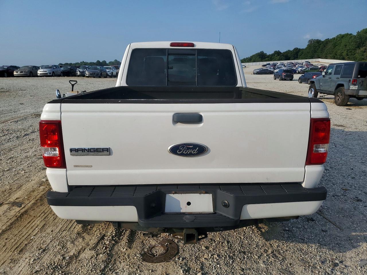 2011 Ford Ranger Super Cab White vin: 1FTKR4EE9BPA18453