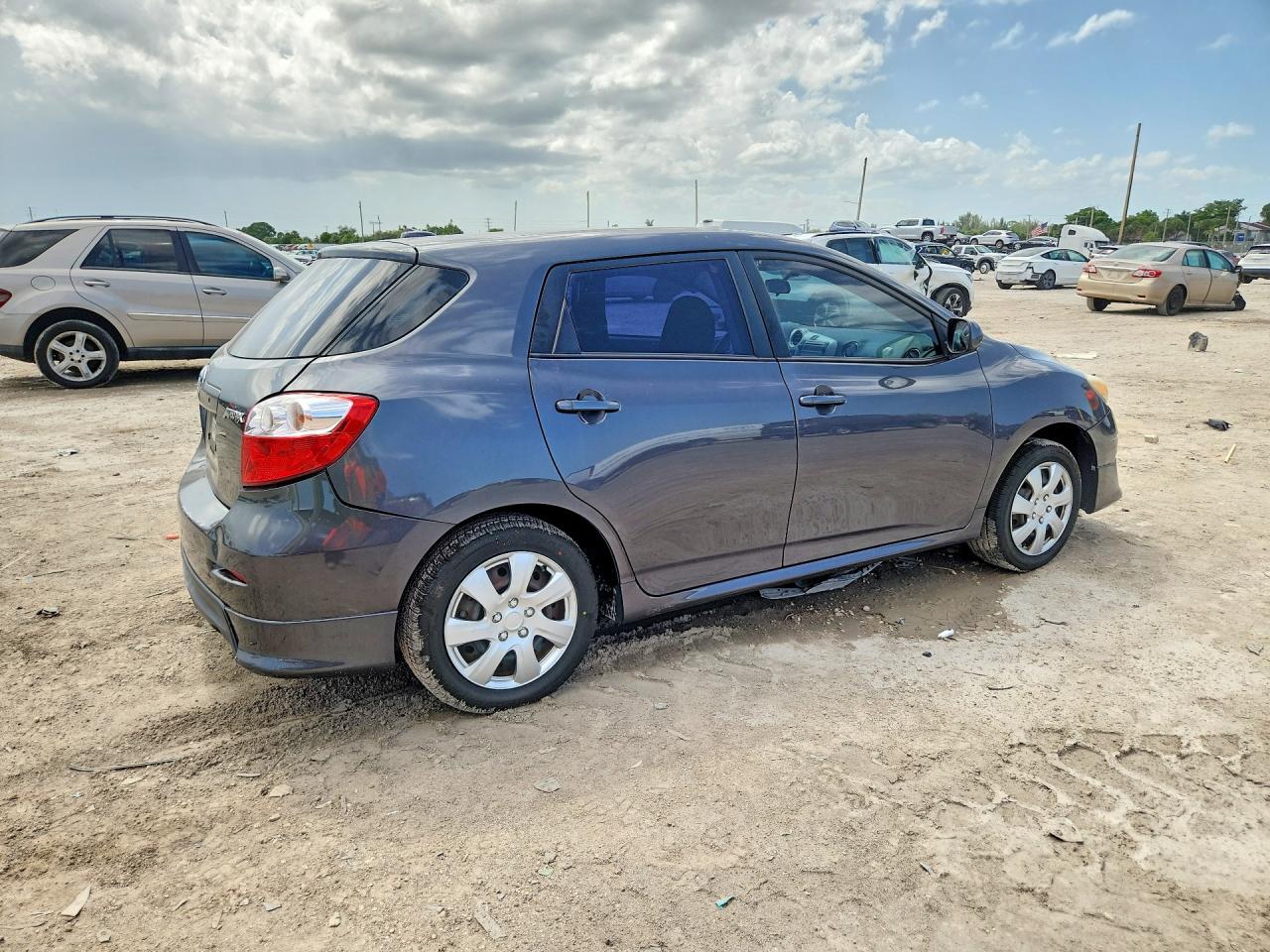 2009 Toyota Matrix Base Gray vin: 2T1KU40E99C165452