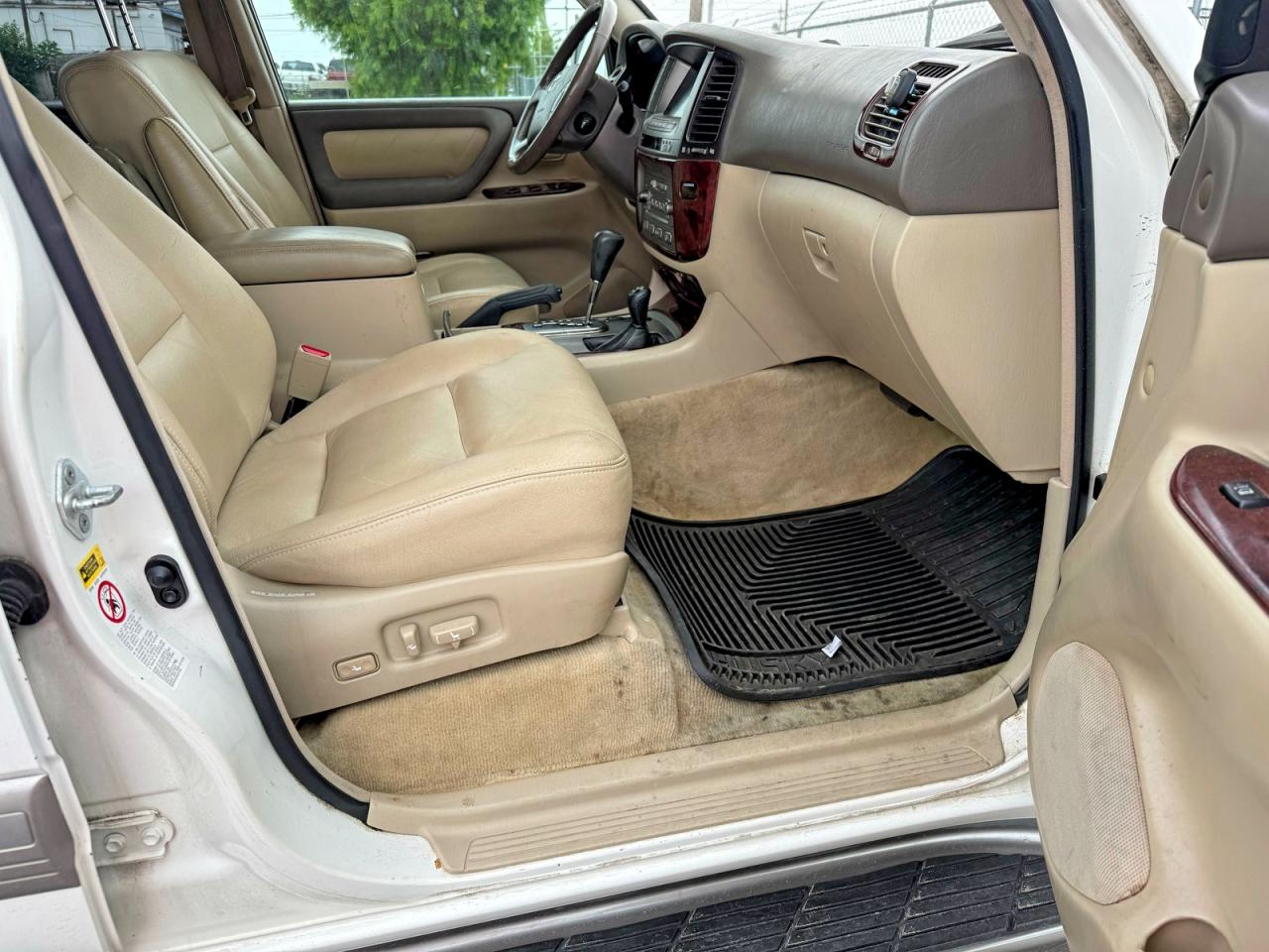 2007 Toyota Land Cruiser Base White vin: JTEHT05J472113682