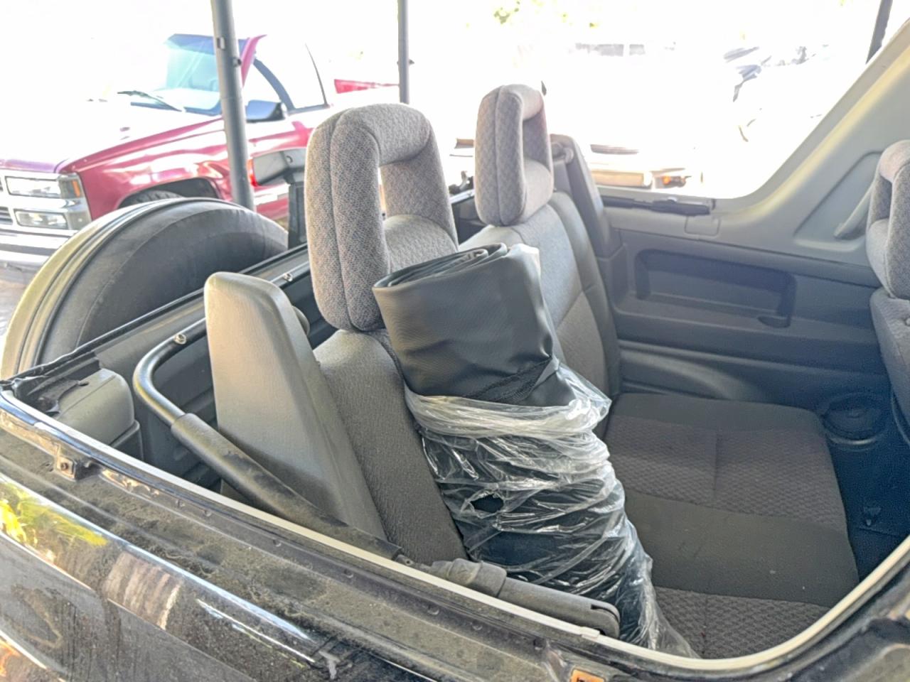 2003 Chevrolet Tracker Black vin: 2CNBE18C736925171