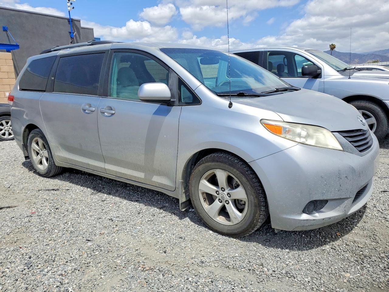 2012 Toyota Sienna Le Silver vin: 5TDKK3DC6CS216204