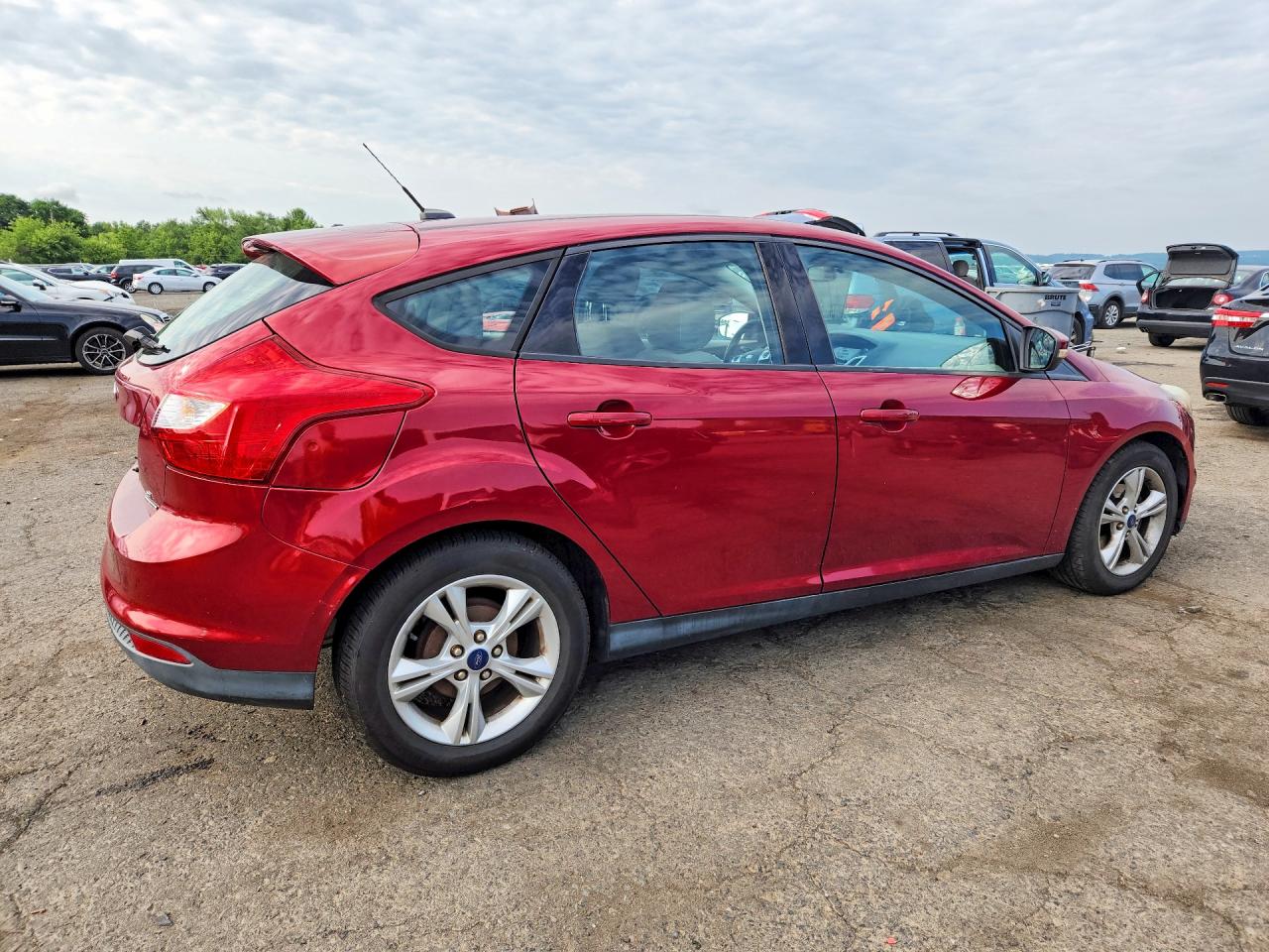 2014 Ford Focus Se Red vin: 1FADP3K26EL302689