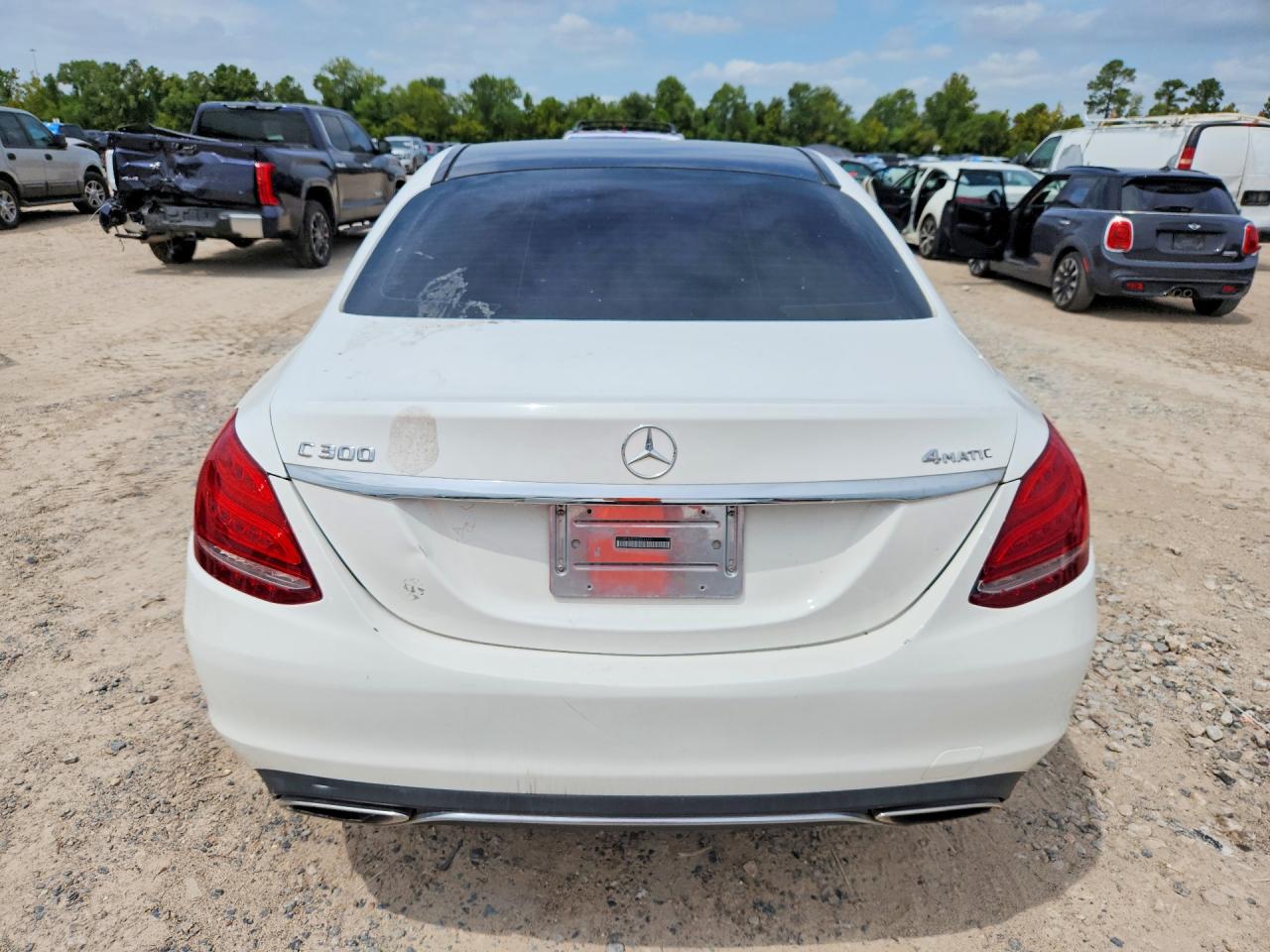 2015 Mercedes-benz C 300 4matic White vin: 55SWF4KB2FU001612