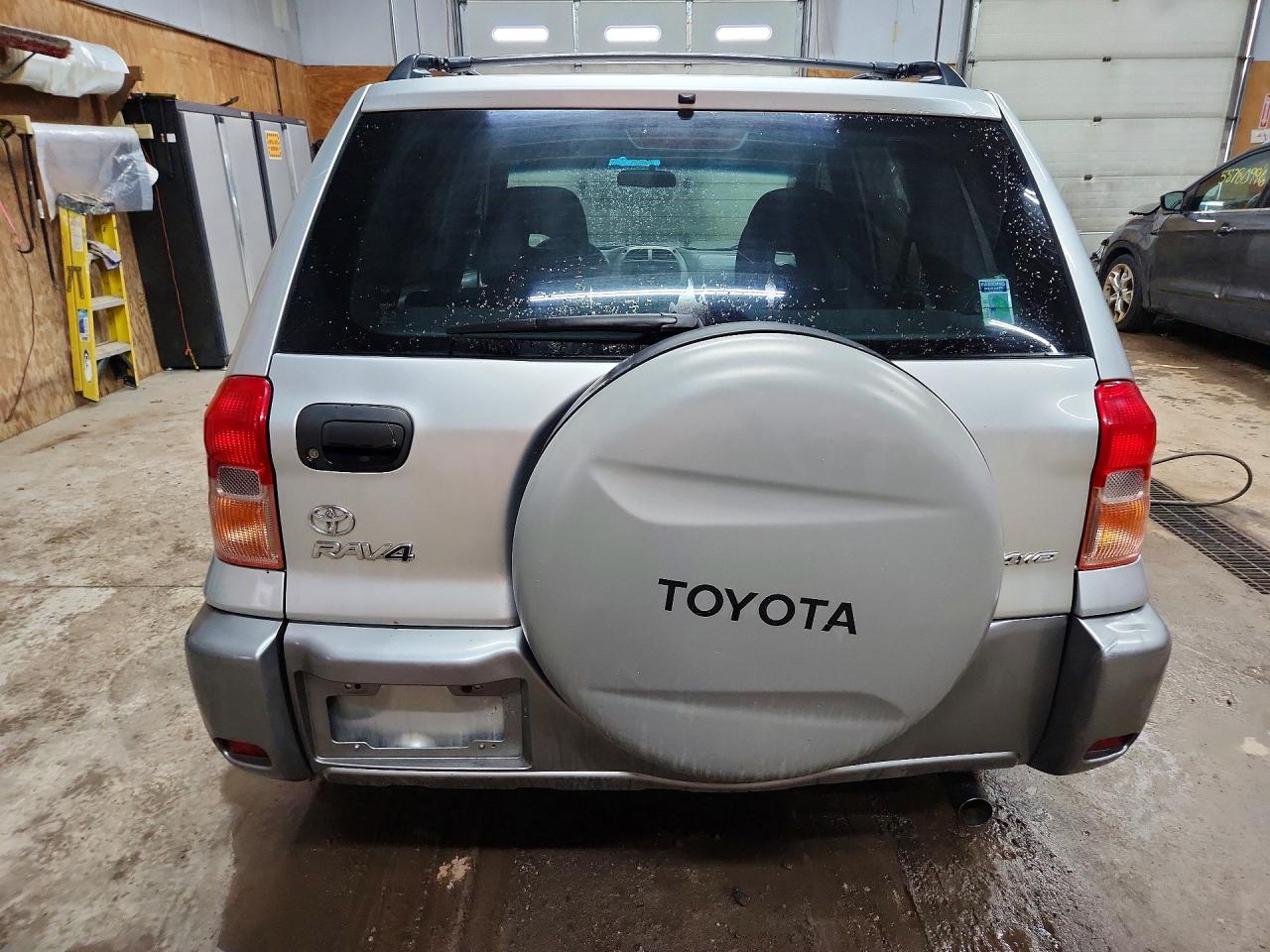 2002 Toyota Rav4 Base Silver vin: JTEHH20V026024295